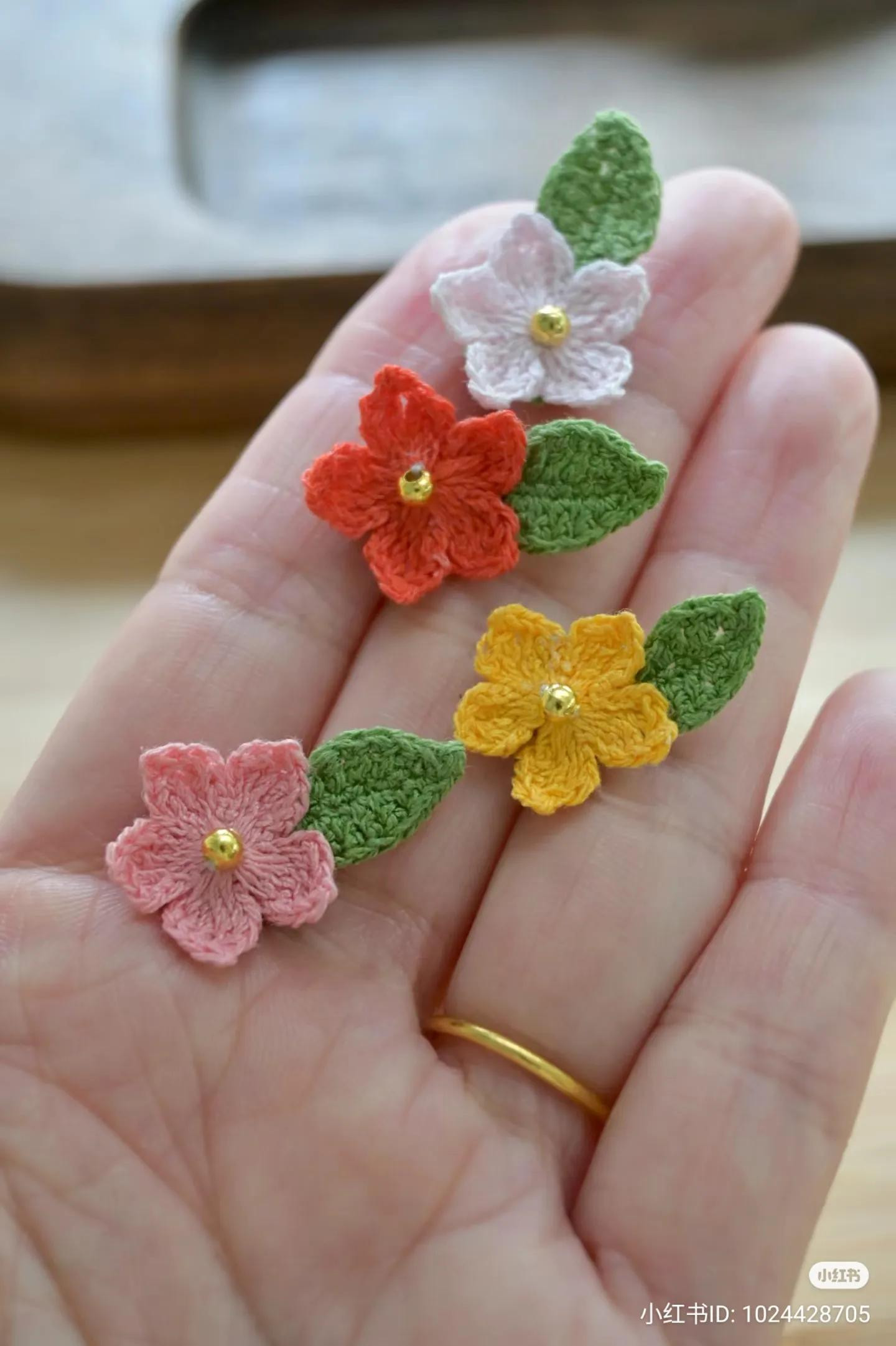 Tiny Crochet Five-Petal Flower Earrings and Bracelet Pattern with Tutorial