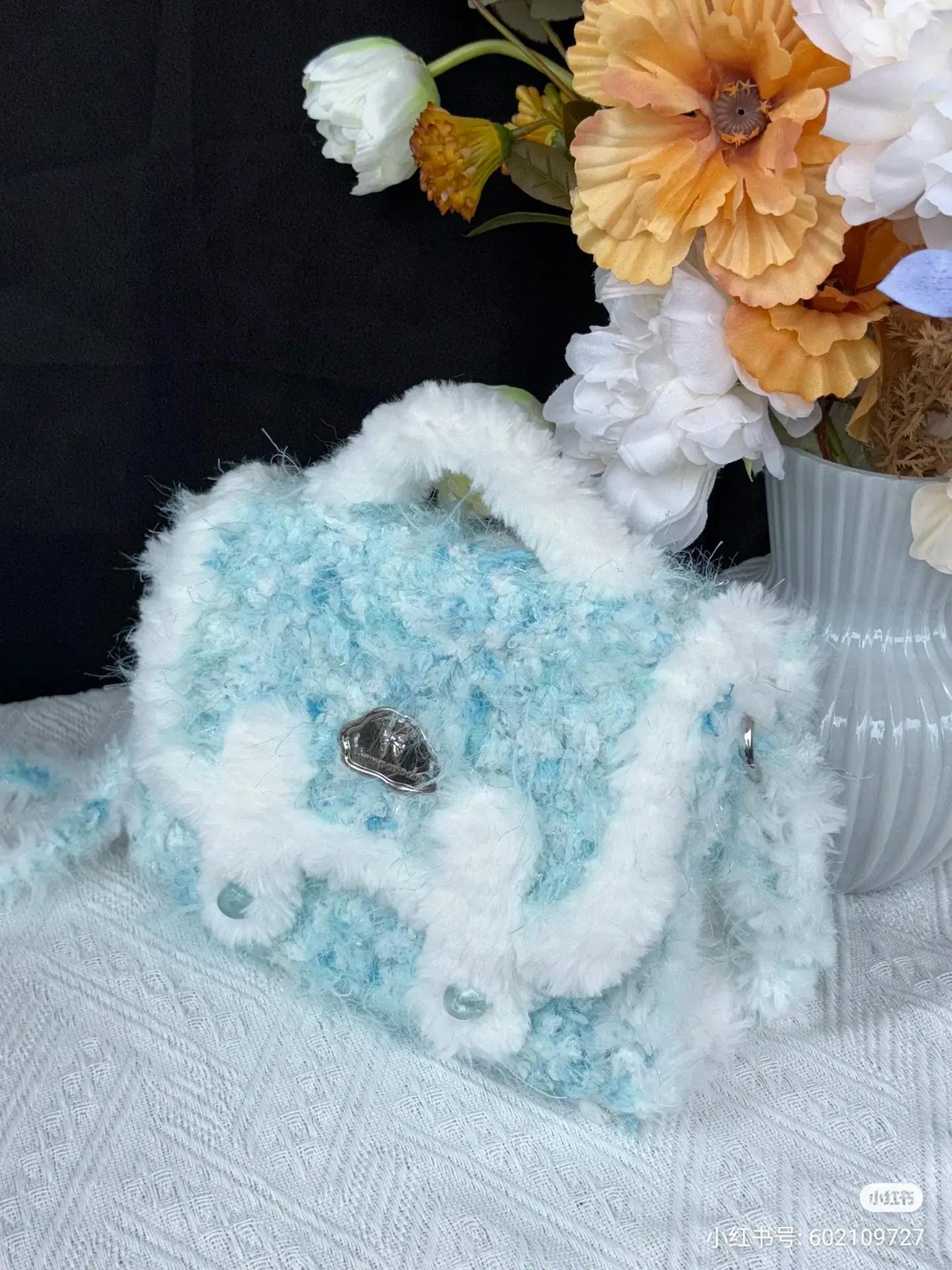 Tofu Handbag Crochet Pattern: Blue and White Fuzzy Bag Tutorial with Step-by-Step Chart