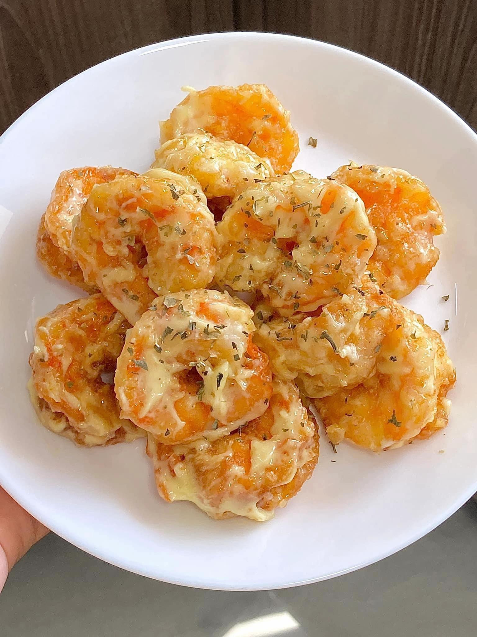 Tôm chiên giòn sốt mayonnaise và mù tạt, công thức món ăn ngon cho bé