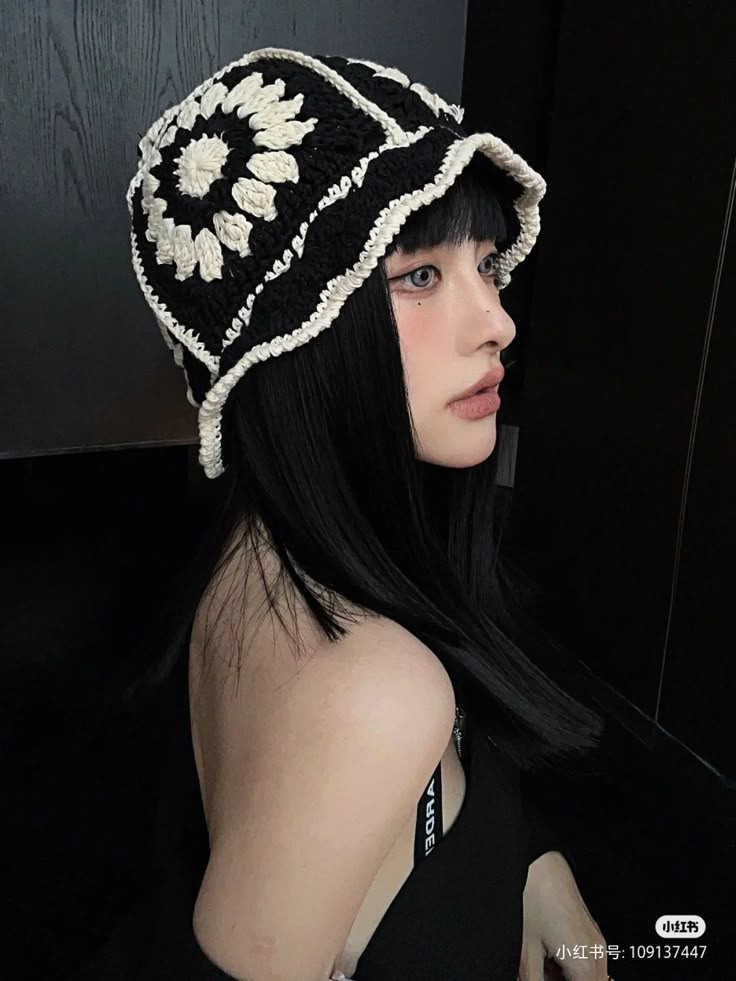 Tổng hợp các mẫu chart Granny Square và mũ len đính lông thỏ đẹp