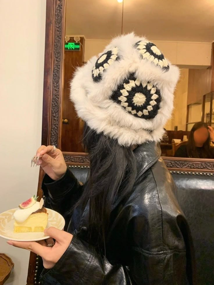 Tổng hợp các mẫu chart Granny Square và mũ len đính lông thỏ đẹp