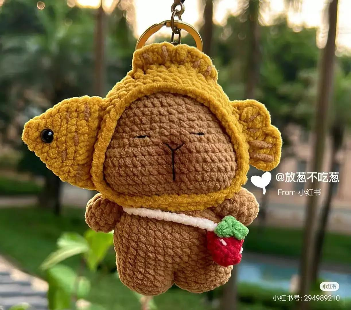 Tổng hợp các mẫu chart móc len Capybara: Công an, Bánh quy và Sấu Tầm