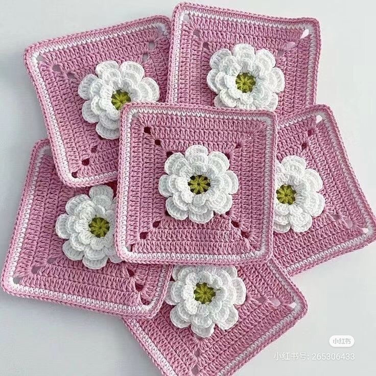 Tổng hợp các mẫu chart móc len Granny Square: Lá bốn lá, Hoa nhiều tầng và Mẫu cánh chim