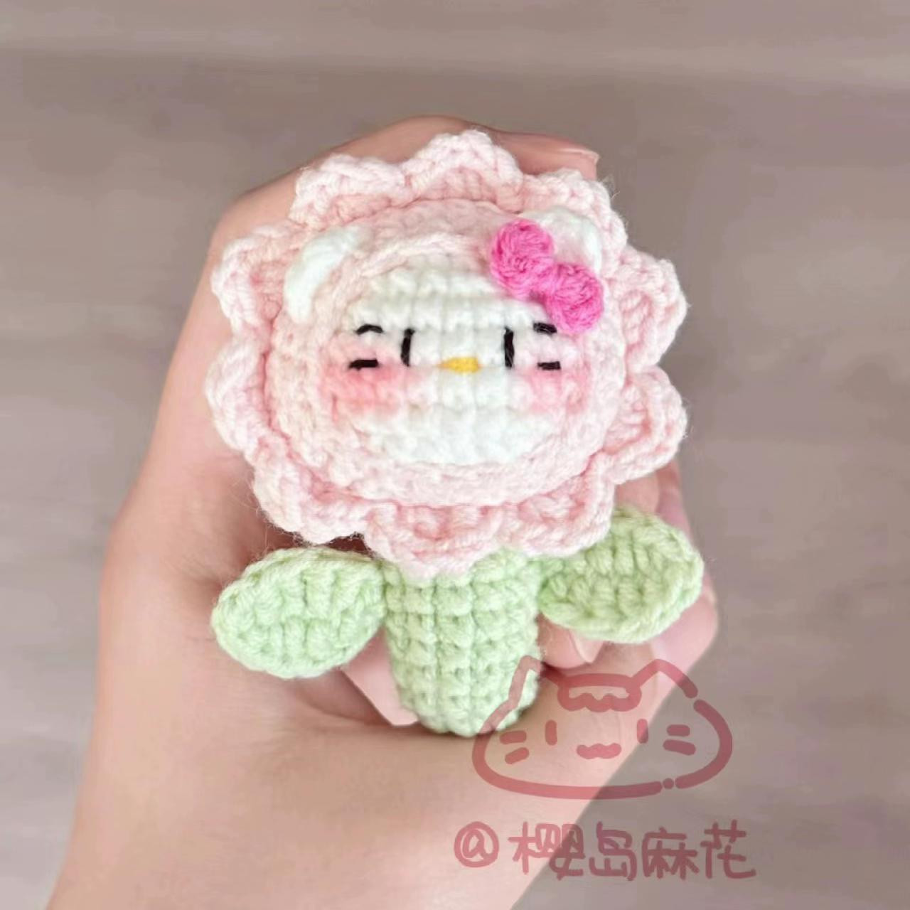 Tổng hợp chart móc Hello Kitty: bông hoa, chuối và các mẫu phụ kiện dễ thương