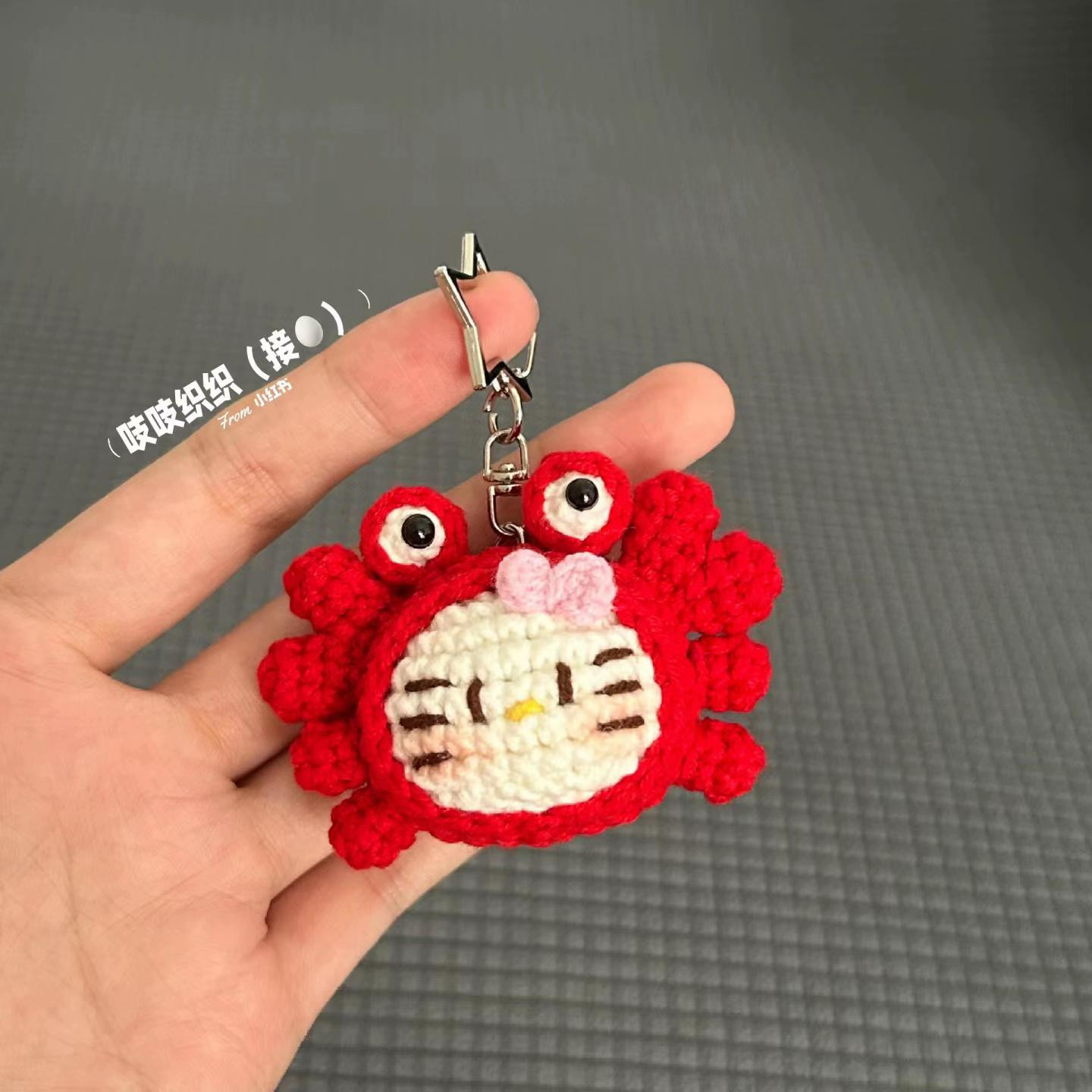 Tổng hợp chart móc Hello Kitty: bông hoa, chuối và các mẫu phụ kiện dễ thương