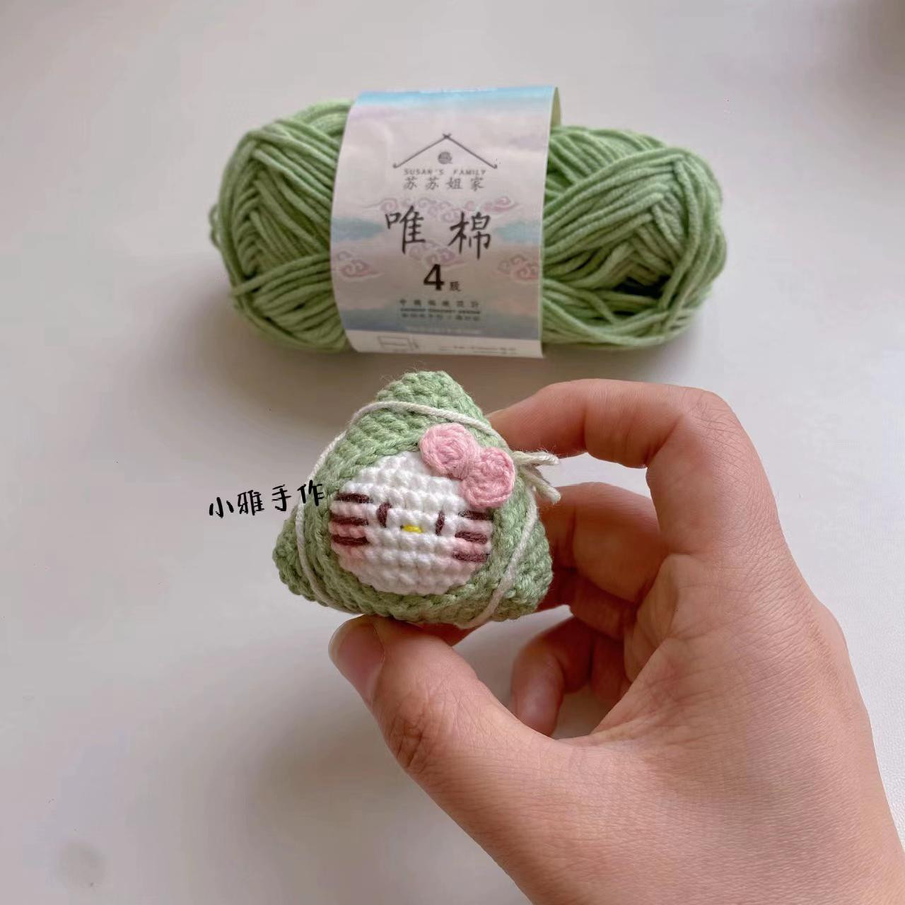 Tổng hợp chart móc Hello Kitty: bông hoa, chuối và các mẫu phụ kiện dễ thương