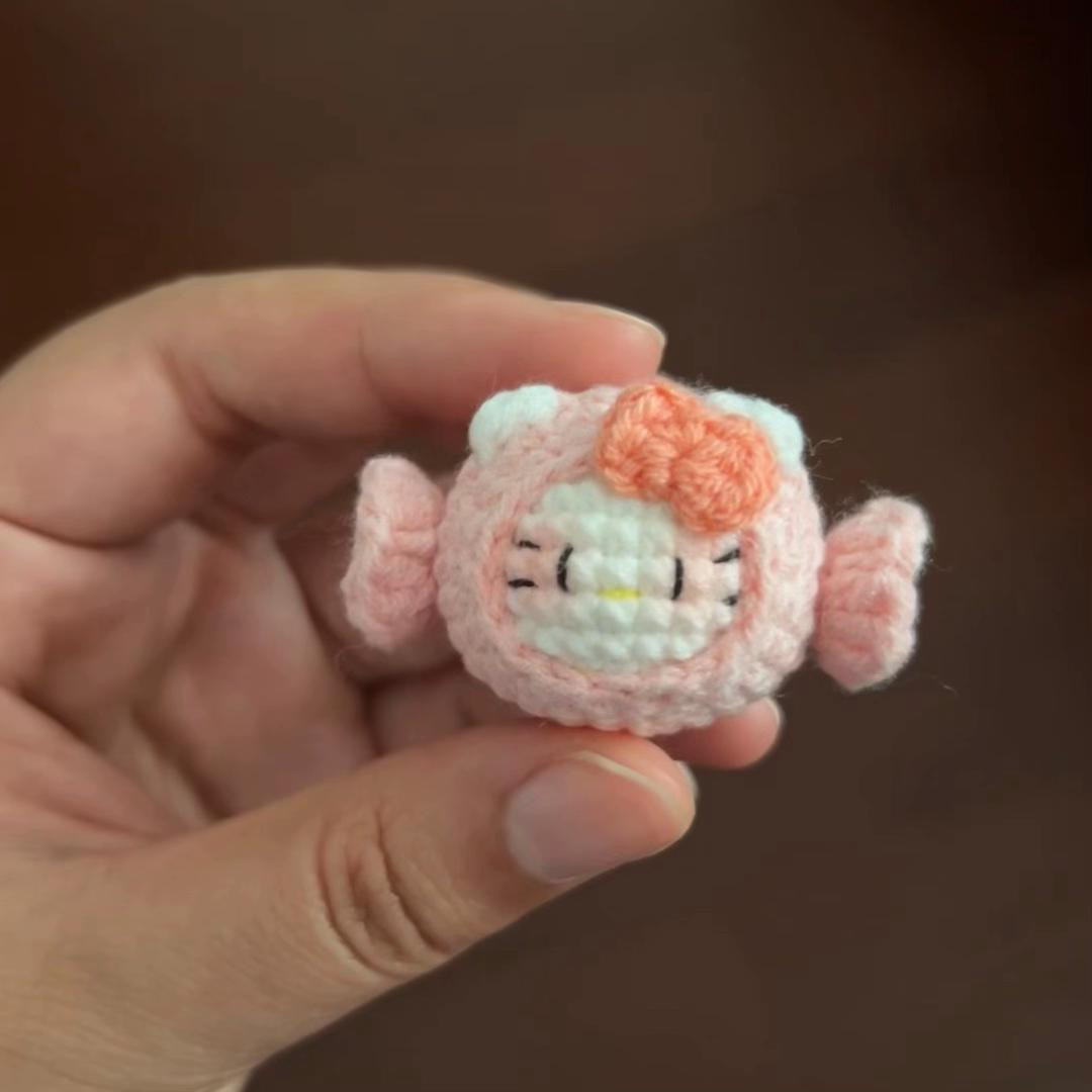 Tổng hợp chart móc Hello Kitty: bông hoa, chuối và các mẫu phụ kiện dễ thương