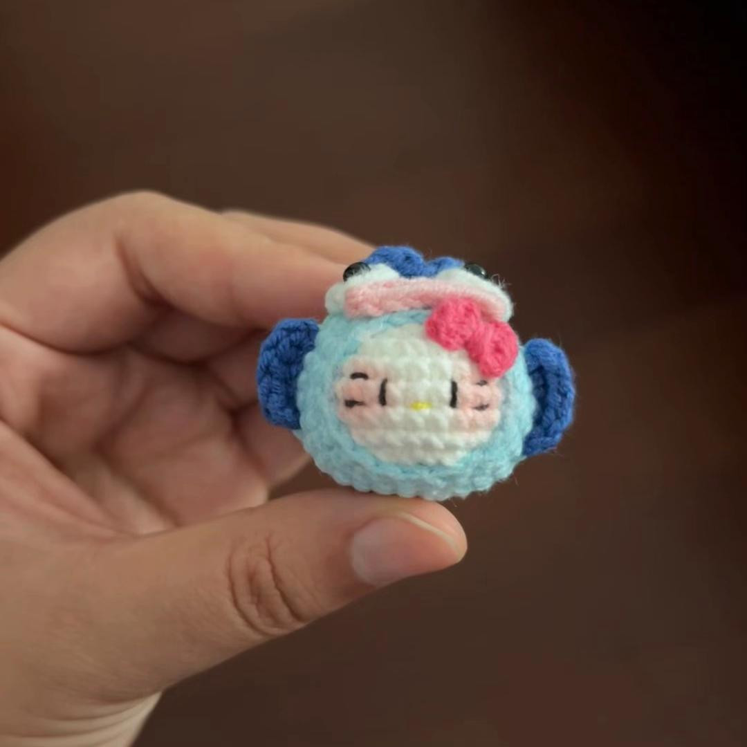 Tổng hợp chart móc Hello Kitty: bông hoa, chuối và các mẫu phụ kiện dễ thương