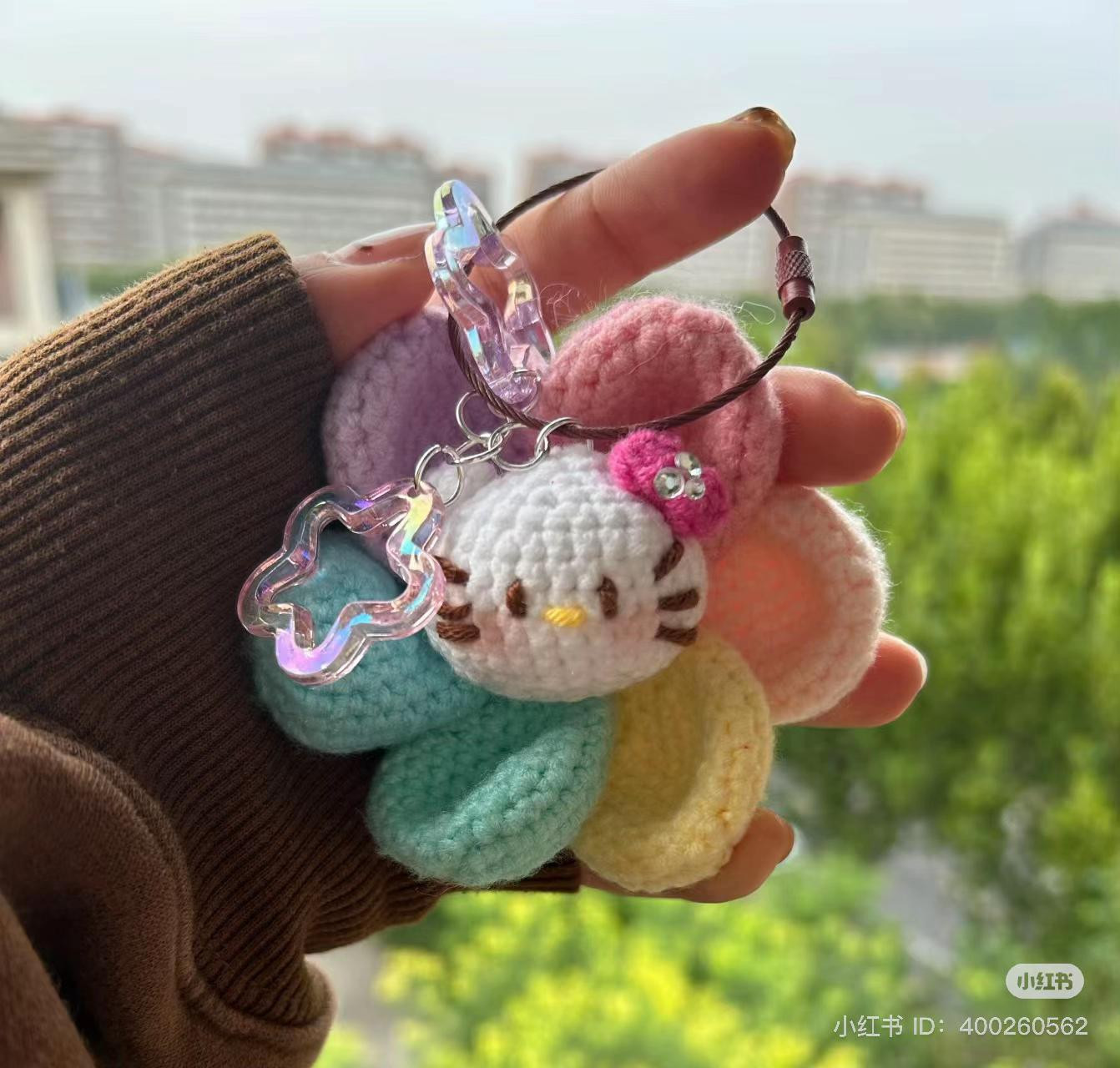 Tổng hợp chart móc Hello Kitty: bông hoa, chuối và các mẫu phụ kiện dễ thương