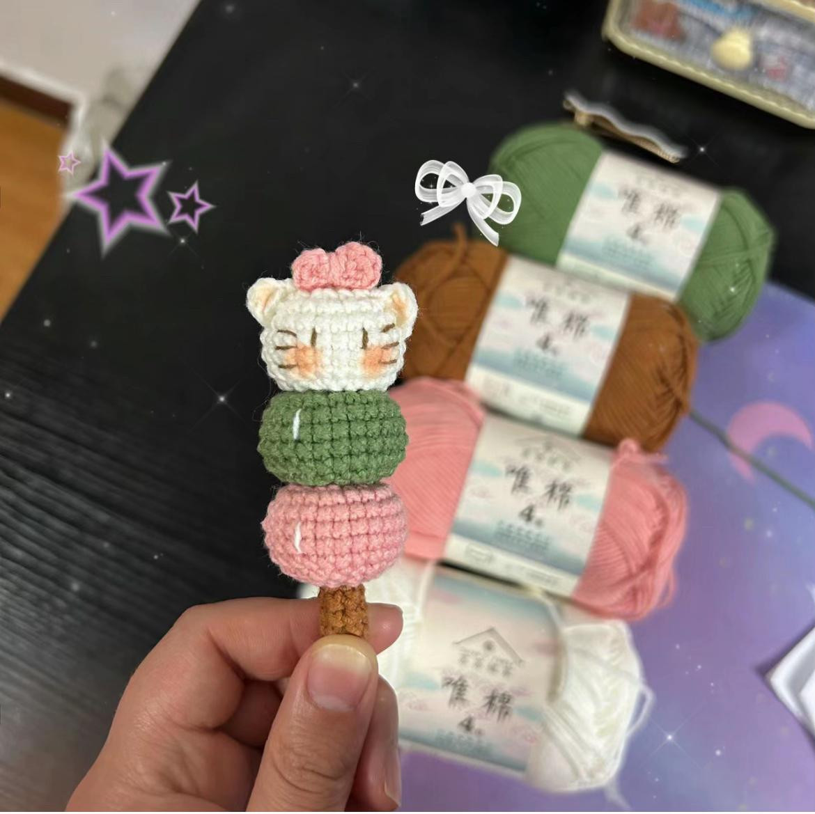 Tổng hợp chart móc Hello Kitty: bông hoa, chuối và các mẫu phụ kiện dễ thương