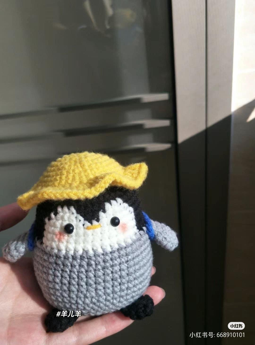 Tổng hợp chart móc len chim cánh cụt dễ thương: Mẫu cơ bản, đội mũ ếch và mũ hươu