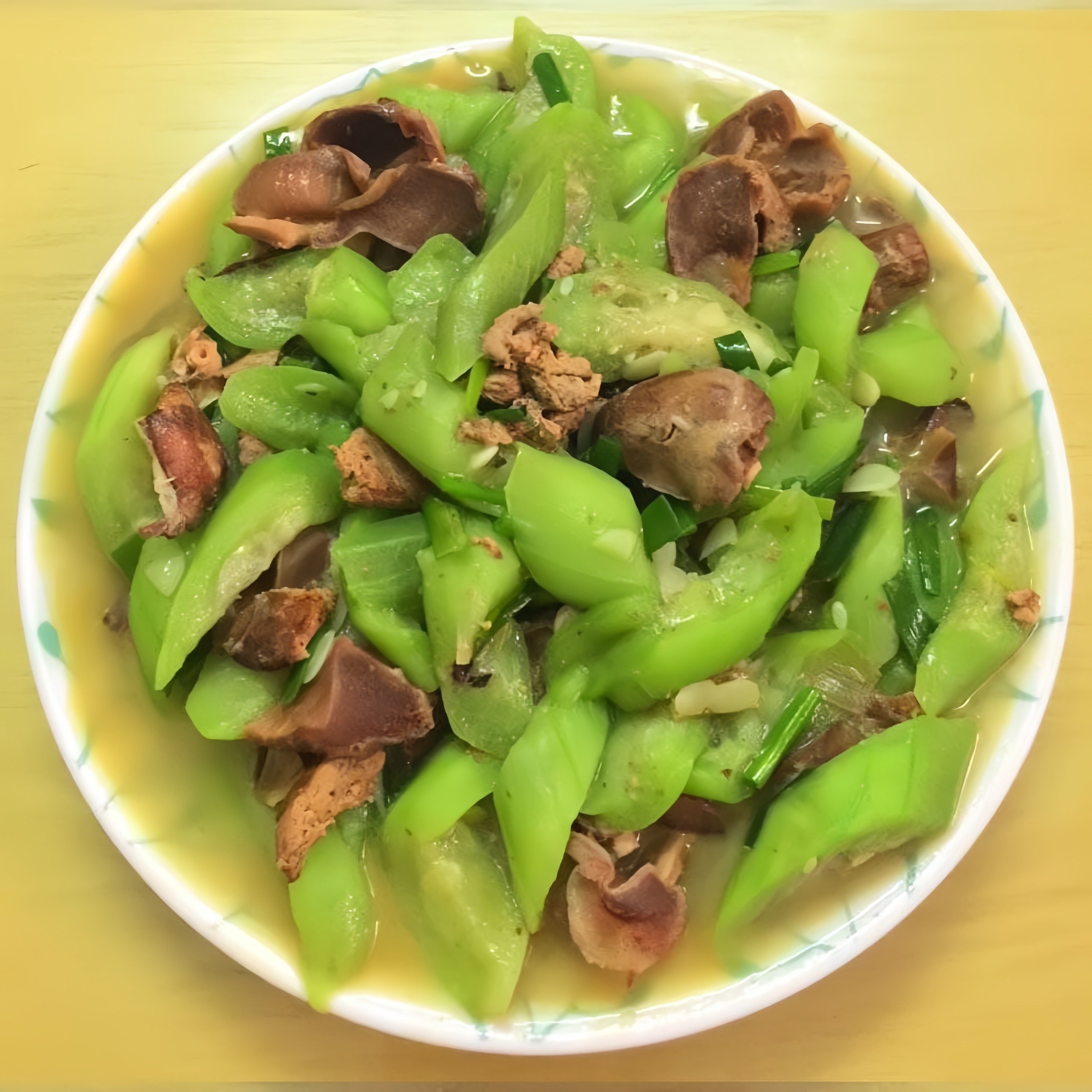 Tổng hợp công thức món xào ngon: Lòng gà xào mướp hương, Mực tươi thập cẩm