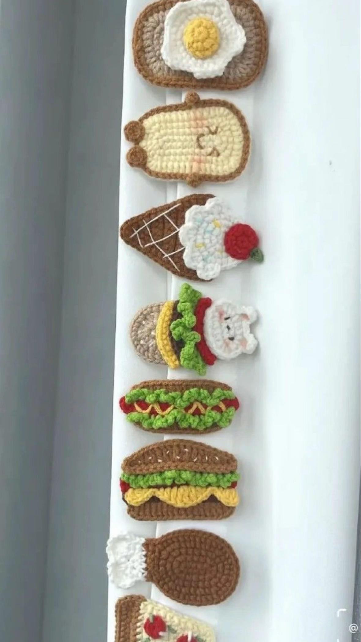 Tổng hợp mẫu móc len đồ ăn dễ thương cho người mới bắt đầu