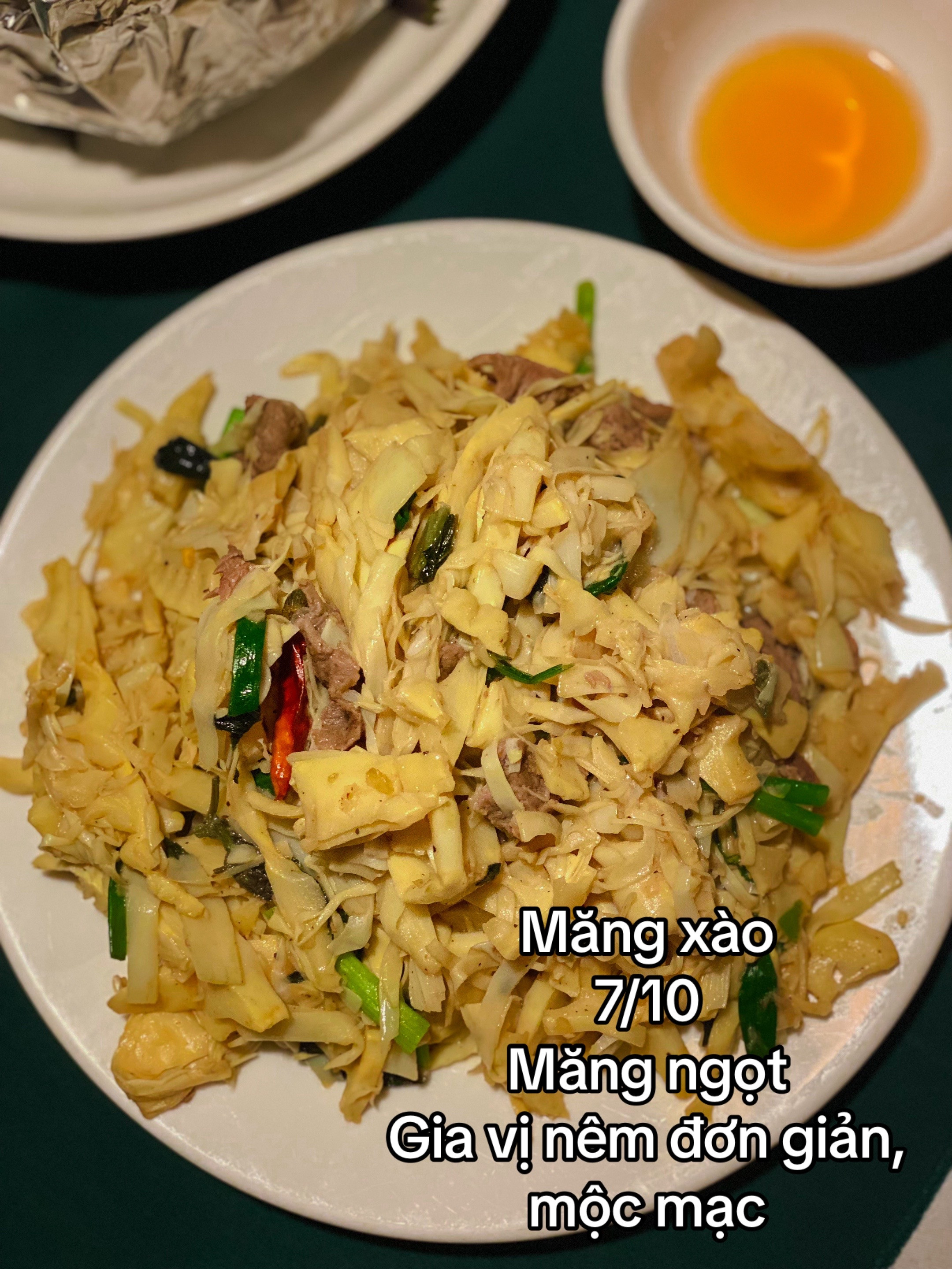 Tổng hợp review các món ăn đặc sắc tại SaPa: Buffet Fansipan, Gà đen kho nấm, Lợn cắp nách quay