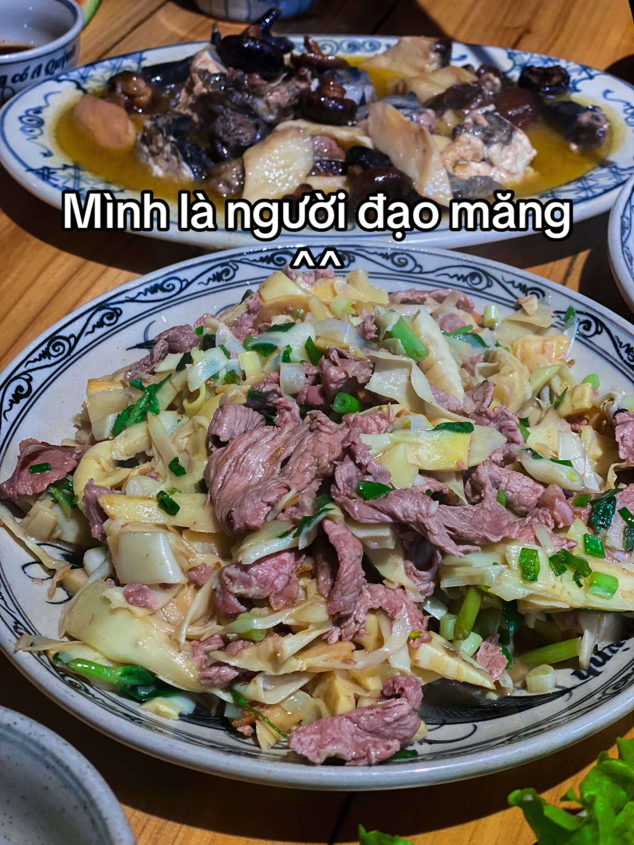 Tổng hợp review các món ăn đặc sắc tại SaPa: Buffet Fansipan, Gà đen kho nấm, Lợn cắp nách quay