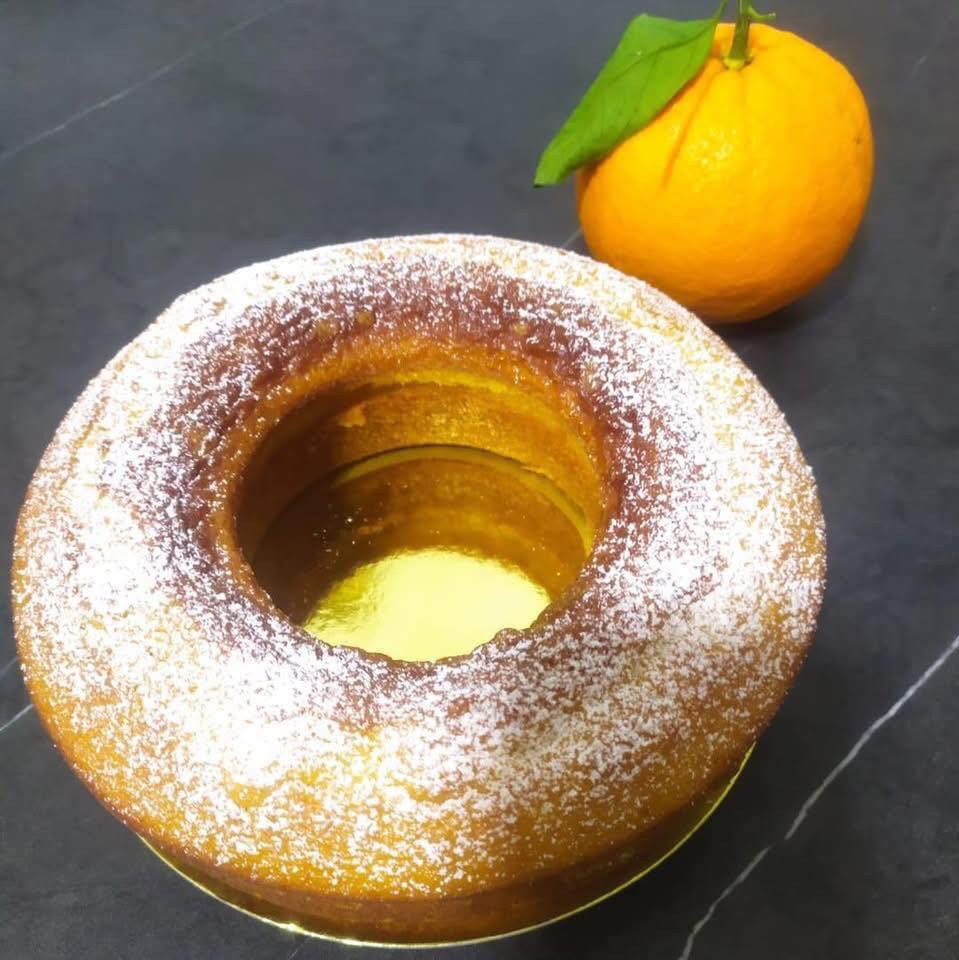 Torta all'Arancia: Classic Italian Orange Cake Recipe with Powdered Sugar and Fresh Orange