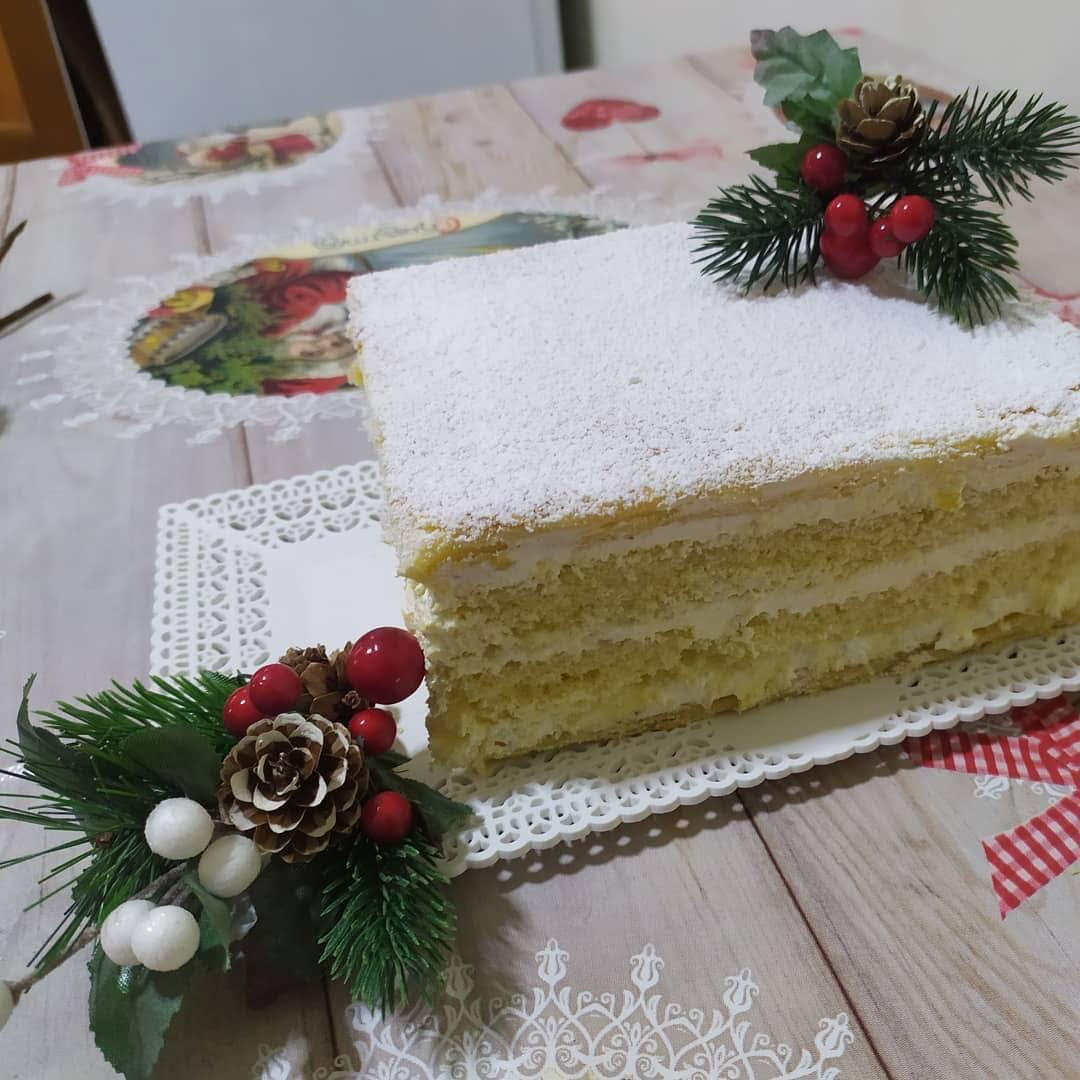 Torta diplomatica: Ricetta con pasta sfoglia, pan di spagna e crema pasticcera al limone