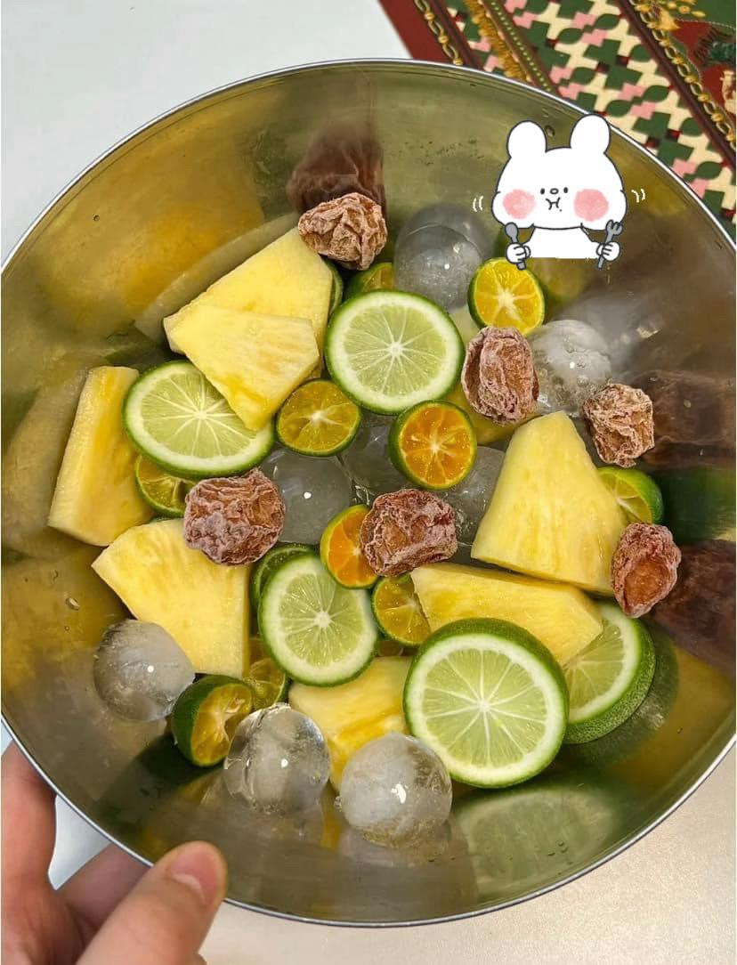 Trà chanh đá dứa muối: Công thức làm nước uống giải nhiệt với chanh, dứa, me khô và trà