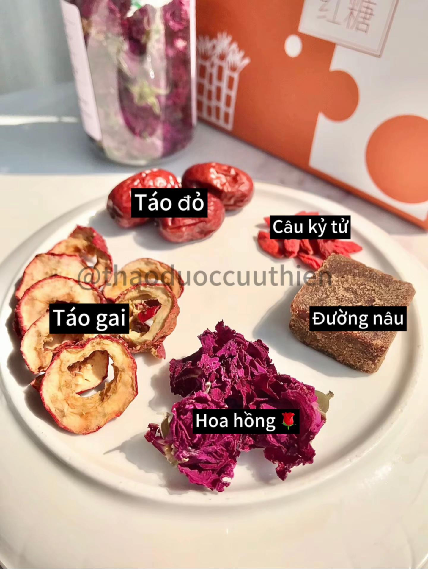 Trà tắc nghẽn kinh nguyệt với táo gai, hồng và đường nâu giúp lưu thông khí huyết