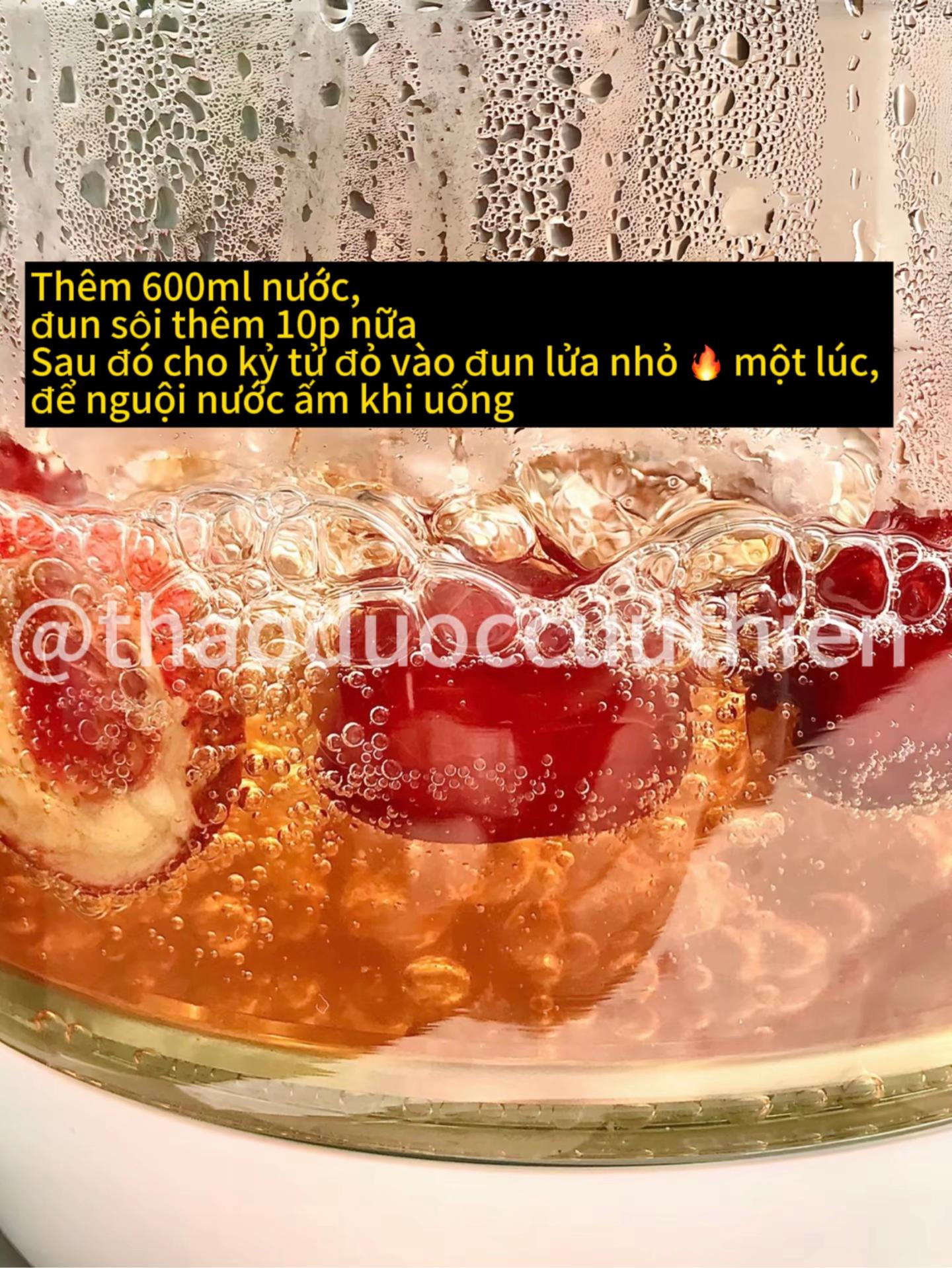 Trà tắc nghẽn kinh nguyệt với táo gai, hồng và đường nâu giúp lưu thông khí huyết