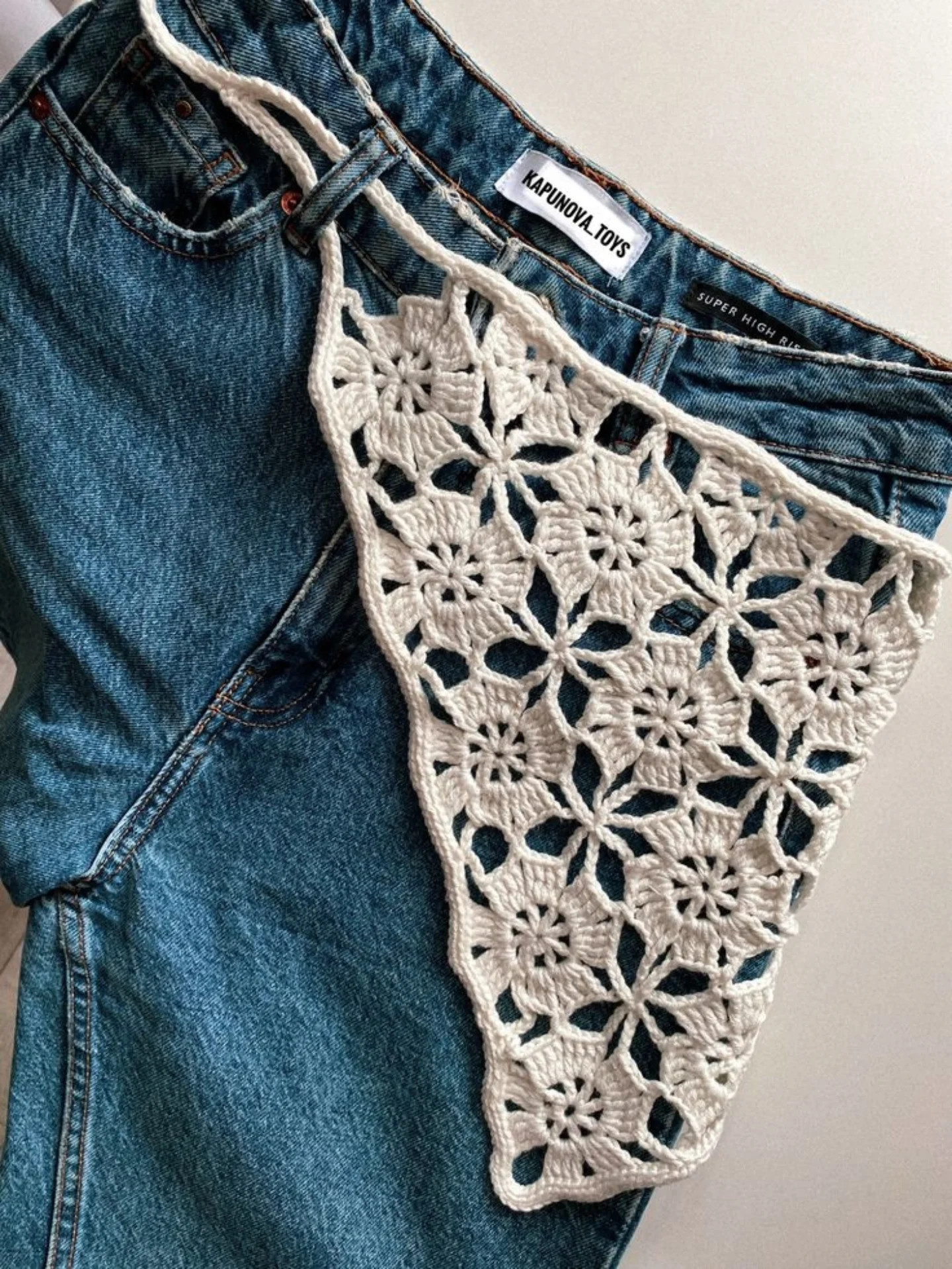 Trendy Crochet Accessories: Headband and Belt with Free Patterns