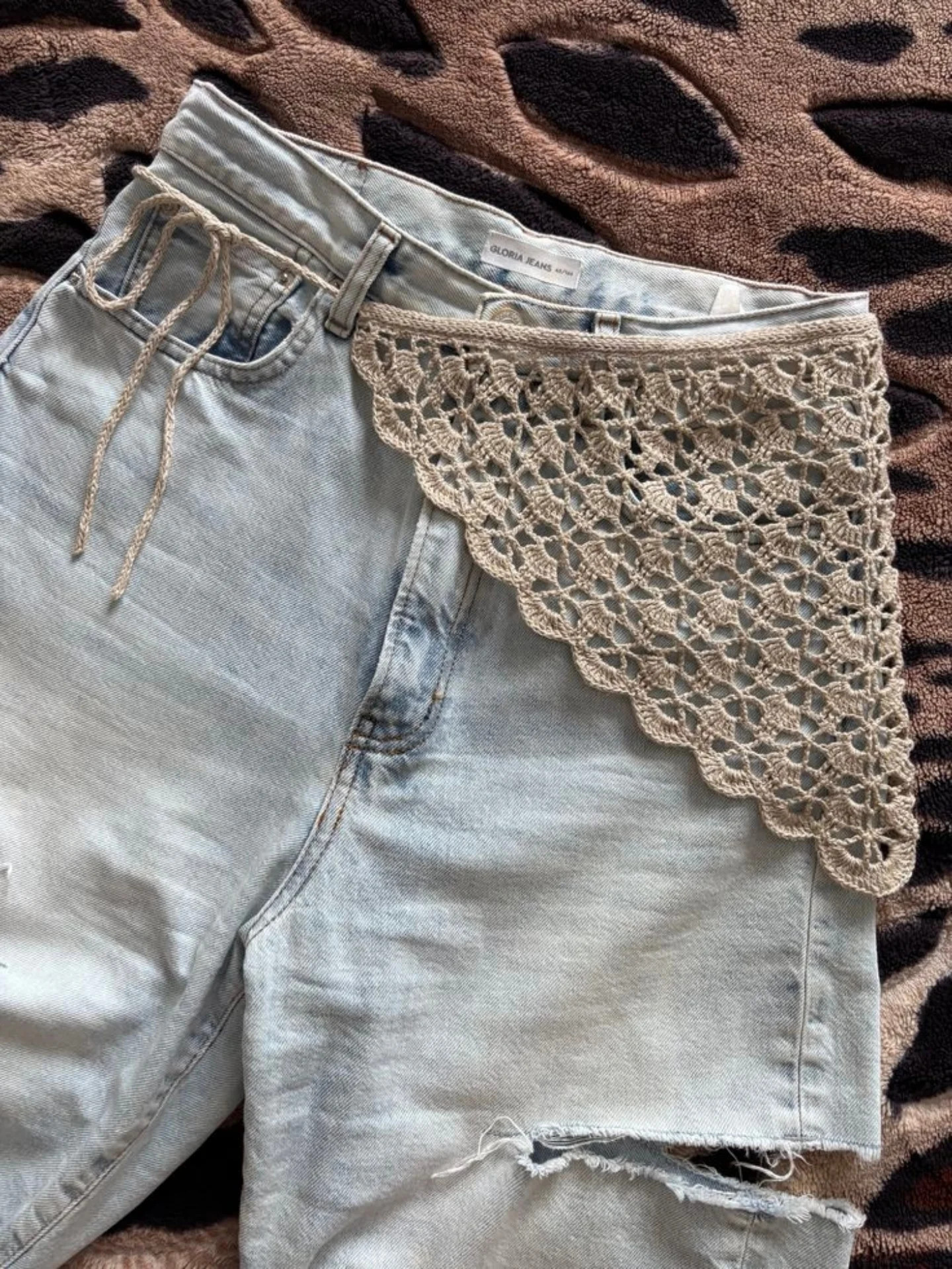 Trendy Crochet Accessories: Headband and Belt with Free Patterns