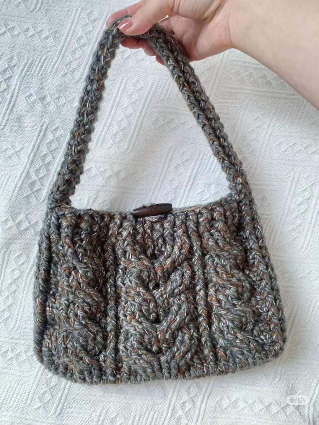 Trendy Grey Brown Cable Knit Crochet Bag Pattern
