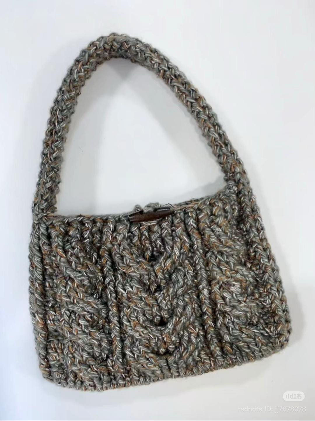Trendy Grey Brown Cable Knit Crochet Bag Pattern
