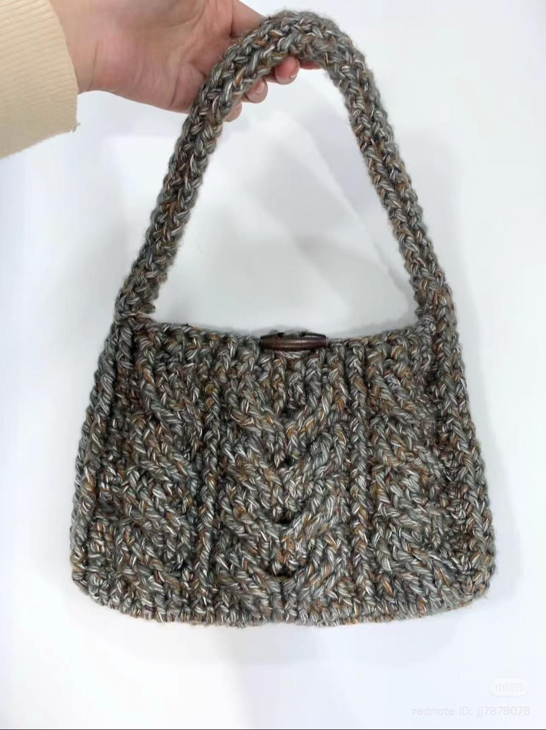 Trendy Grey Brown Cable Knit Crochet Bag Pattern