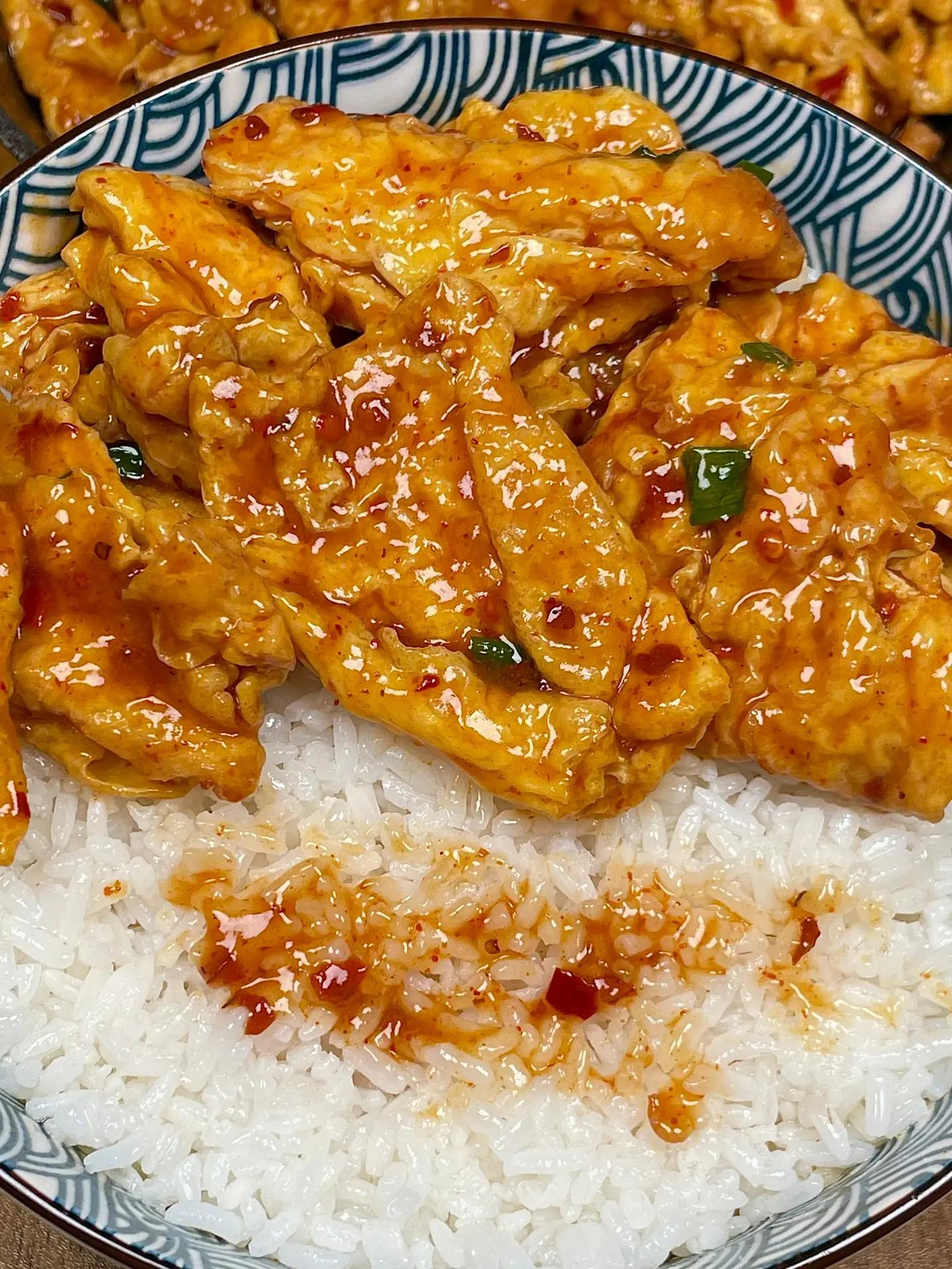 Trứng chiên sốt chua cay tỏi ớt, món trứng ngon ăn kèm cơm trắng