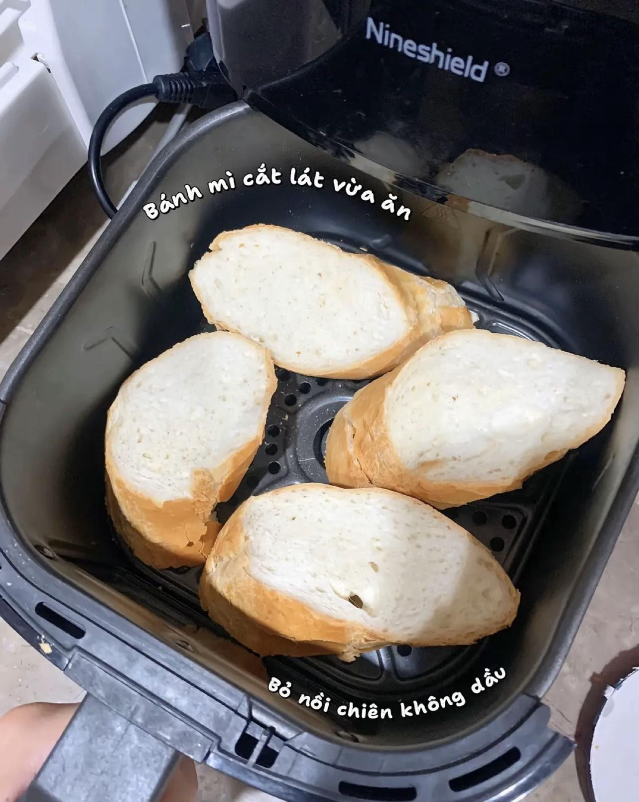 Tự làm bánh mỳ tỏi phô mai tại nhà với phô mai Vinamilk và sữa đặc Dutch Lady