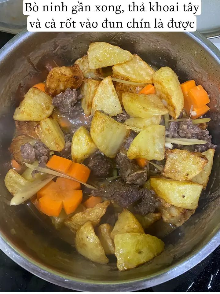 Tự làm Bò Kho tại nhà: Cách nấu bò kho đơn giản, thơm ngon với khoai tây và cà rốt