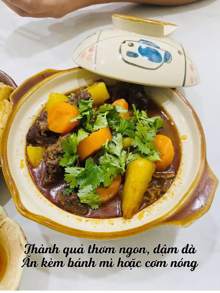 Tự làm Bò Kho tại nhà: Cách nấu bò kho đơn giản, thơm ngon với khoai tây và cà rốt