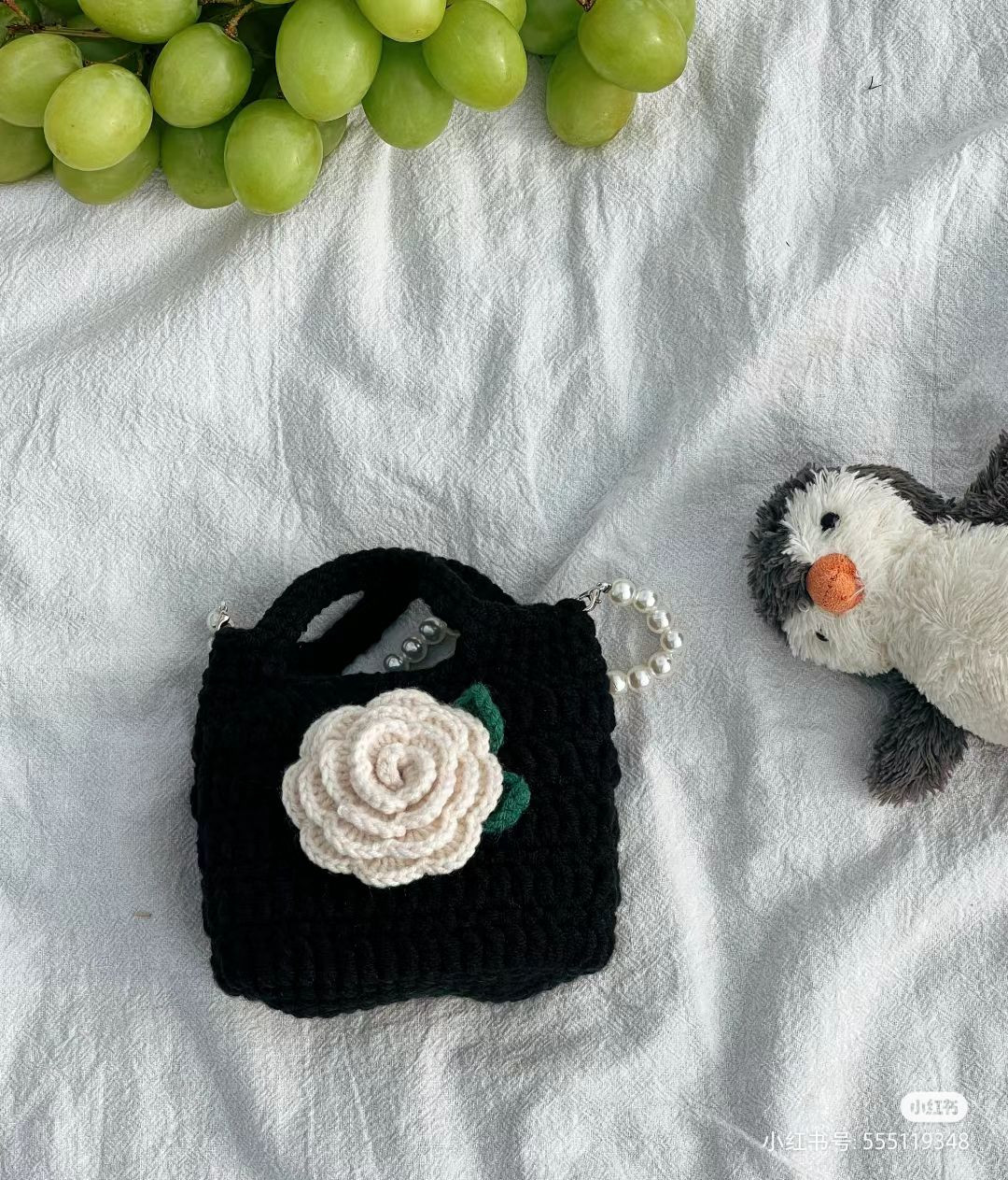 Tutorial for Crocheting a Small Camellia Flower Handbag with Pearl Handle