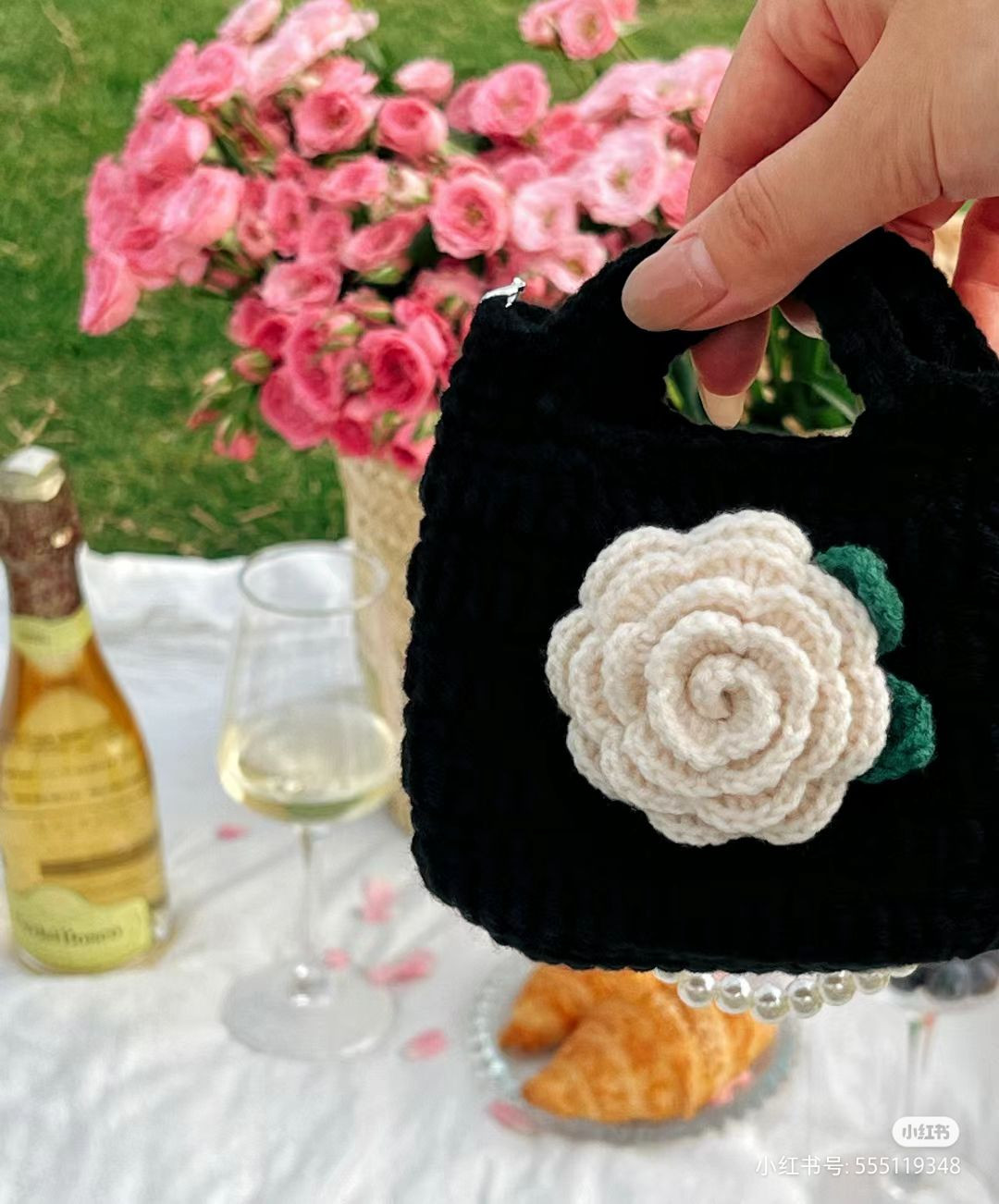 Tutorial for Crocheting a Small Camellia Flower Handbag with Pearl Handle