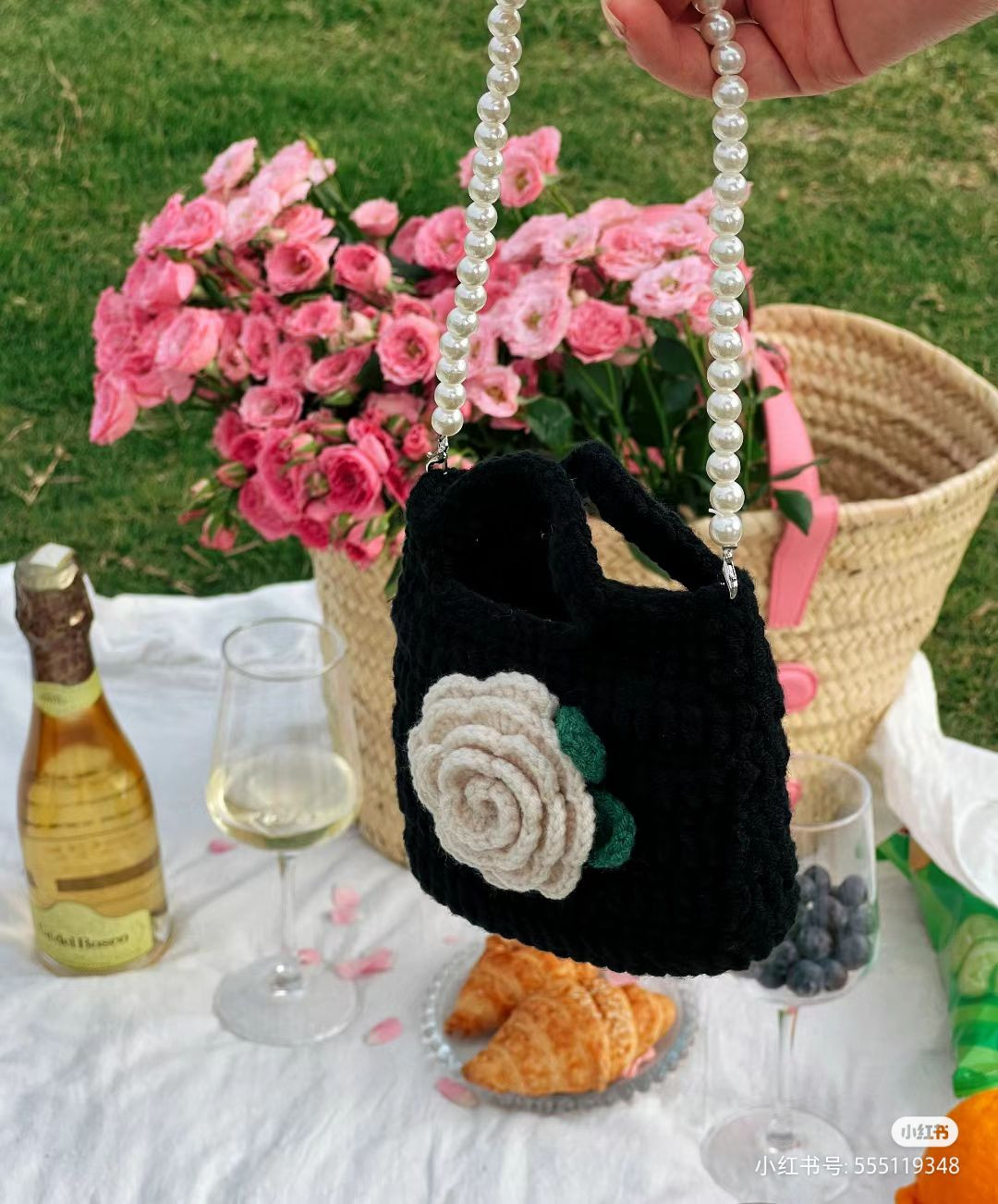 Tutorial for Crocheting a Small Camellia Flower Handbag with Pearl Handle