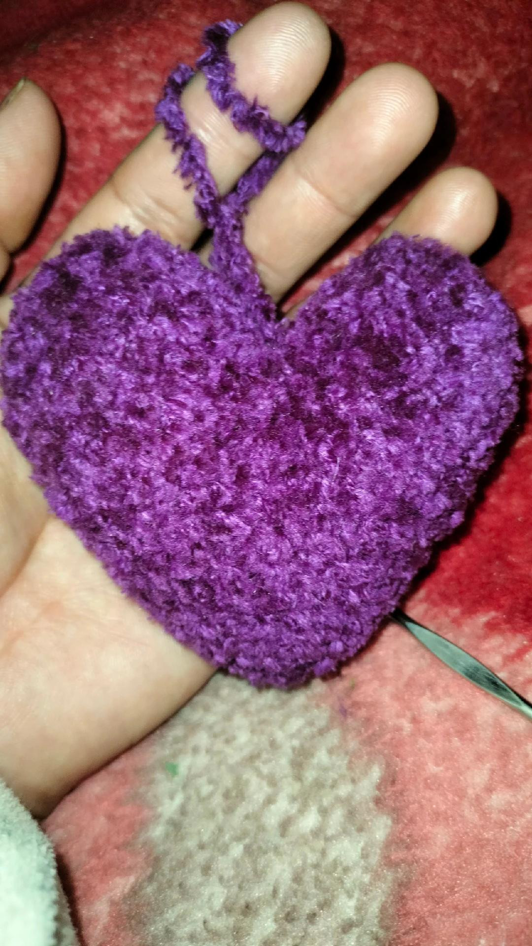 Tutorial mẫu móc len hình trái tim màu tím