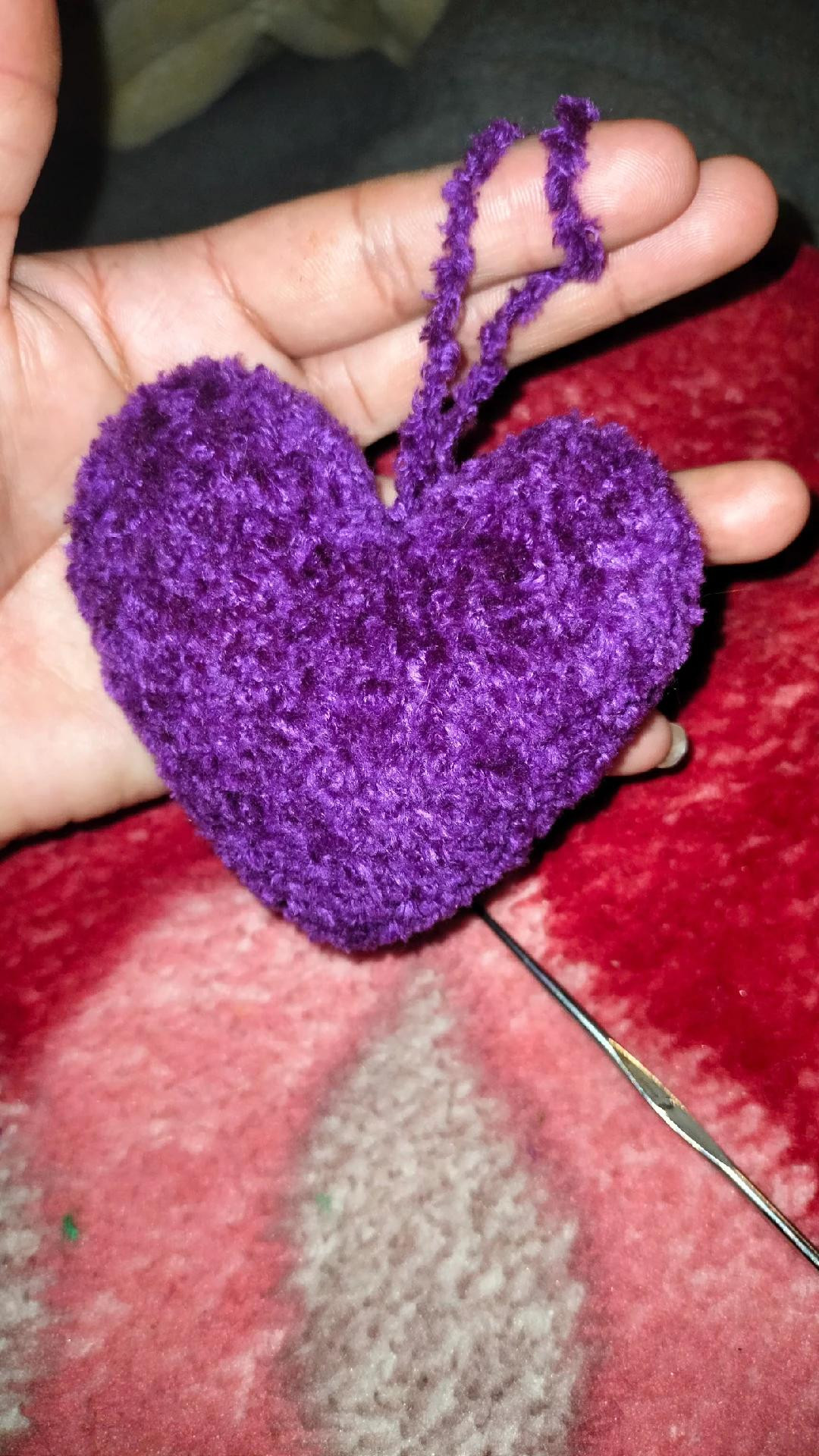 Tutorial mẫu móc len hình trái tim màu tím