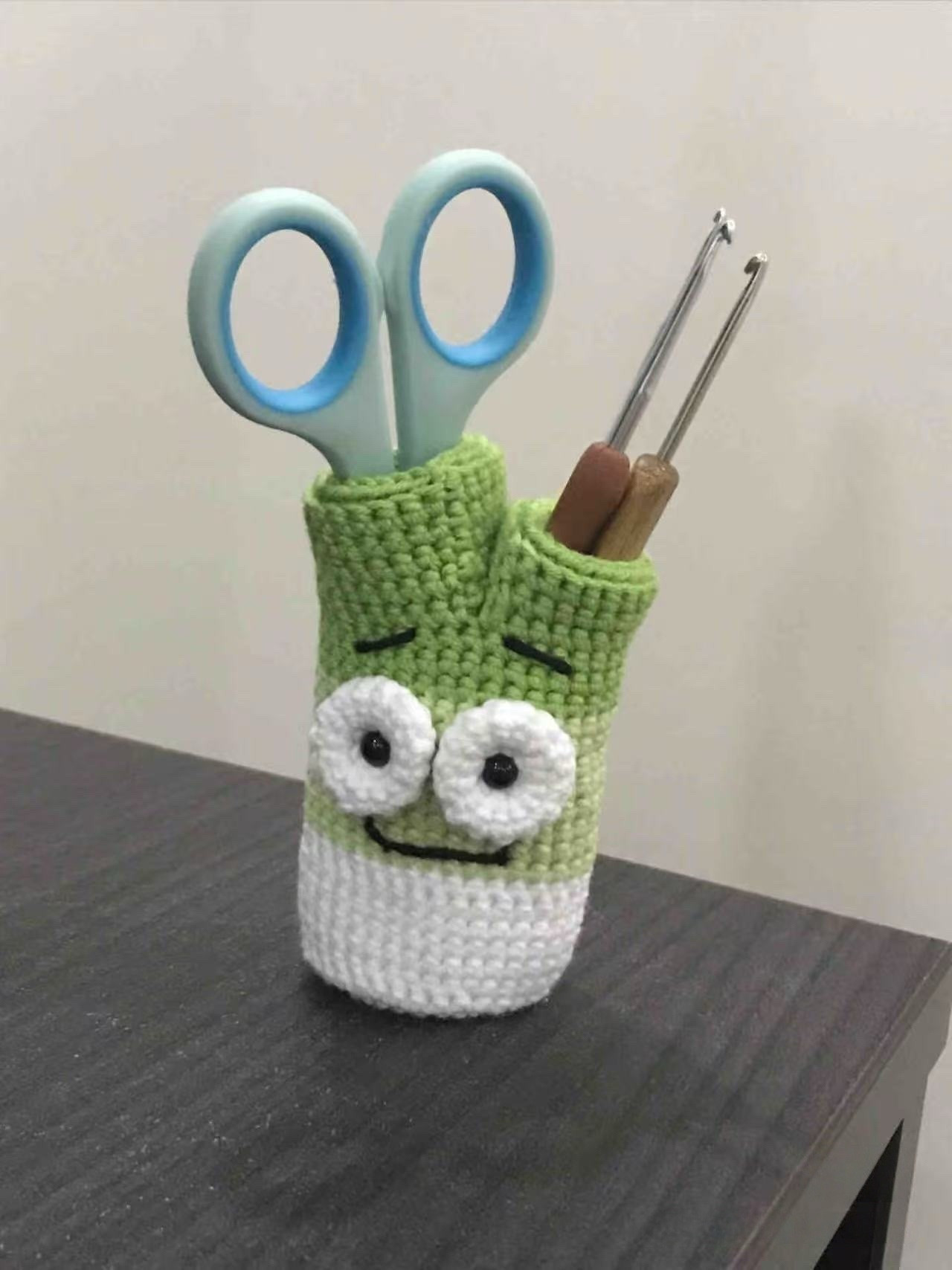 Tutorial Móc Len: Hộp Để Dụng Cụ Hình Cọng Hành Xanh