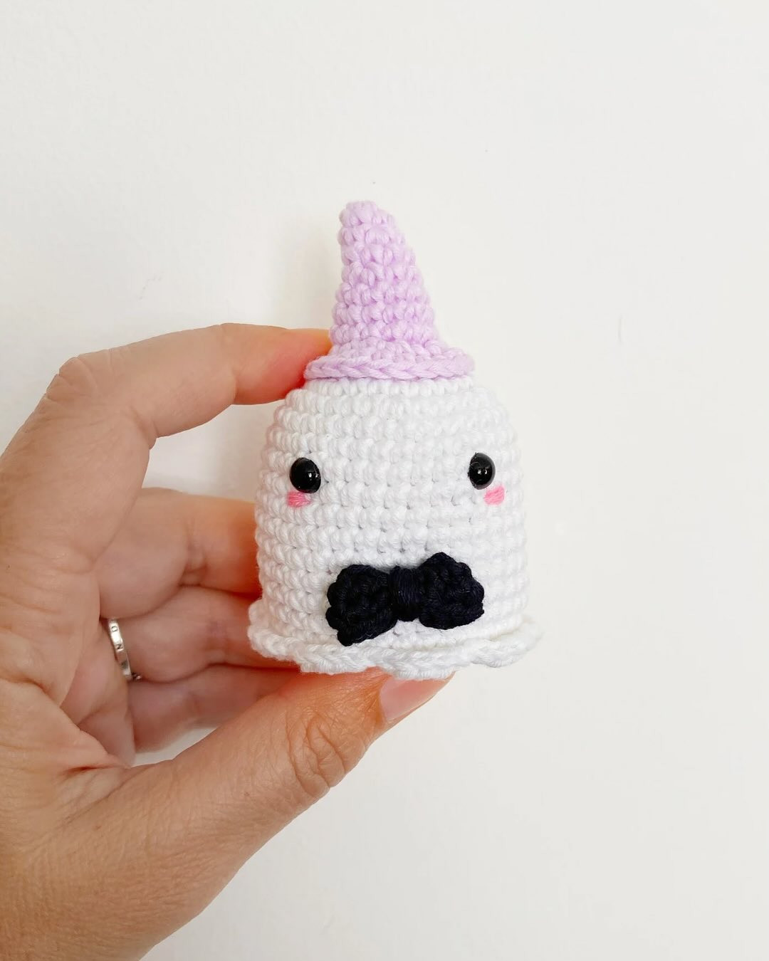 Tutoriel gratuit : Comment crocheter un petit fantôme mignon pour Halloween (Amigurumi)