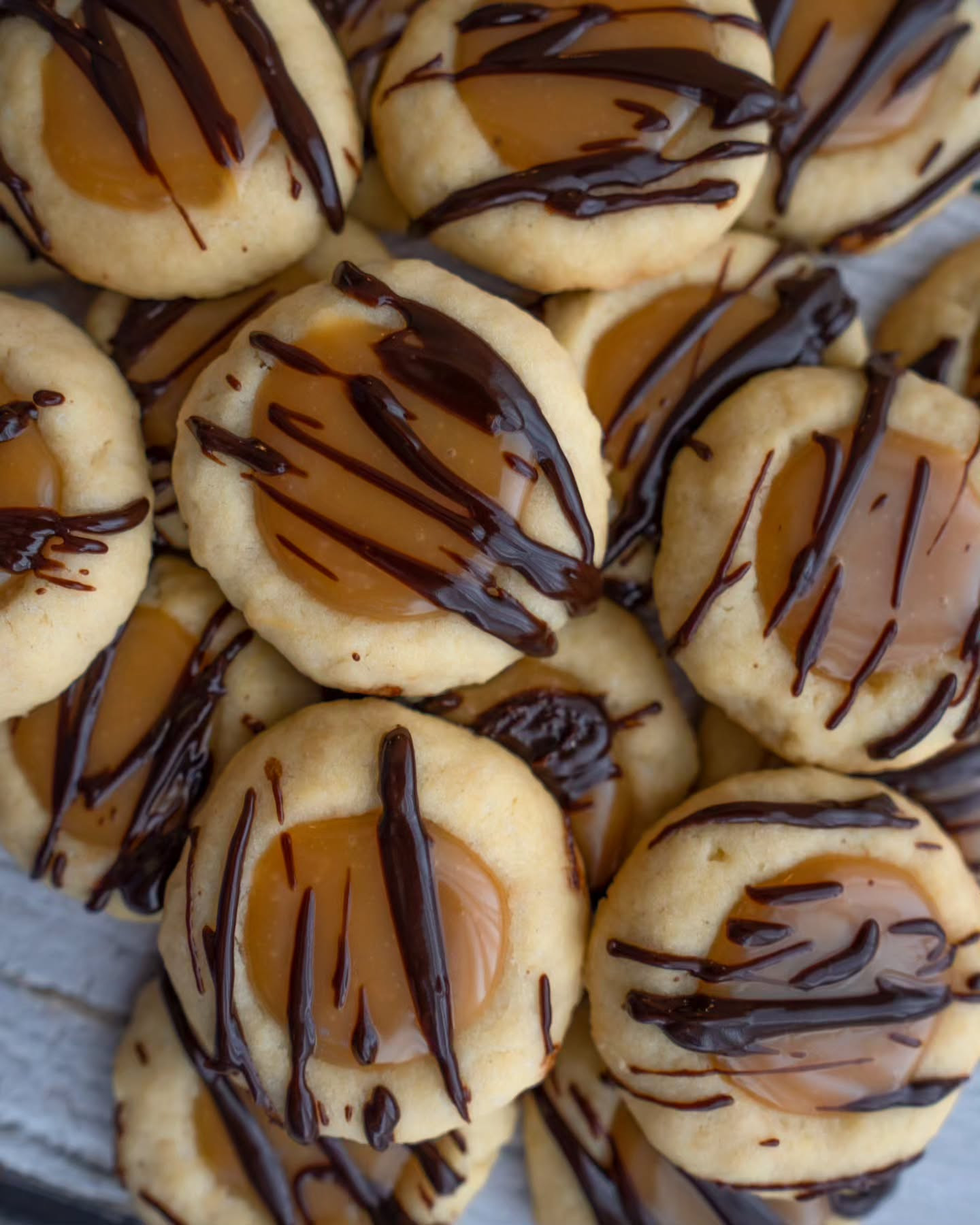 Twix keksići - Prhki keks s karamelom i čokoladom