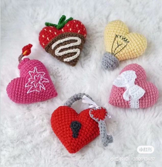 Valentine's Day Crochet Hearts: Bomb, Strawberry, Lightbulb & Gift Tutorial