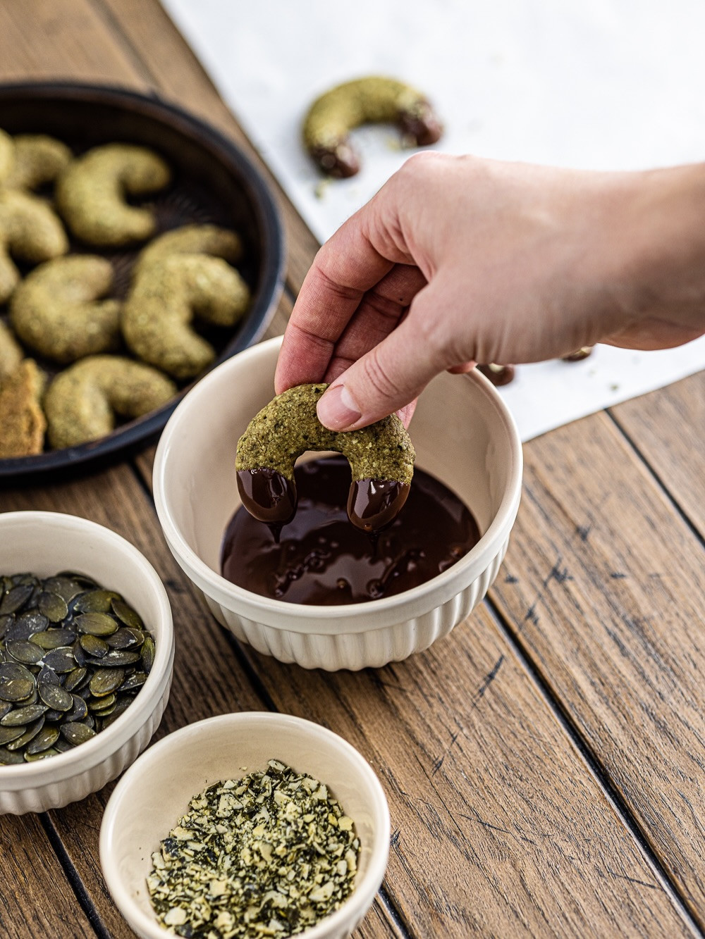 Vegane Kürbiskern-Kipferl mit Schokospitzen