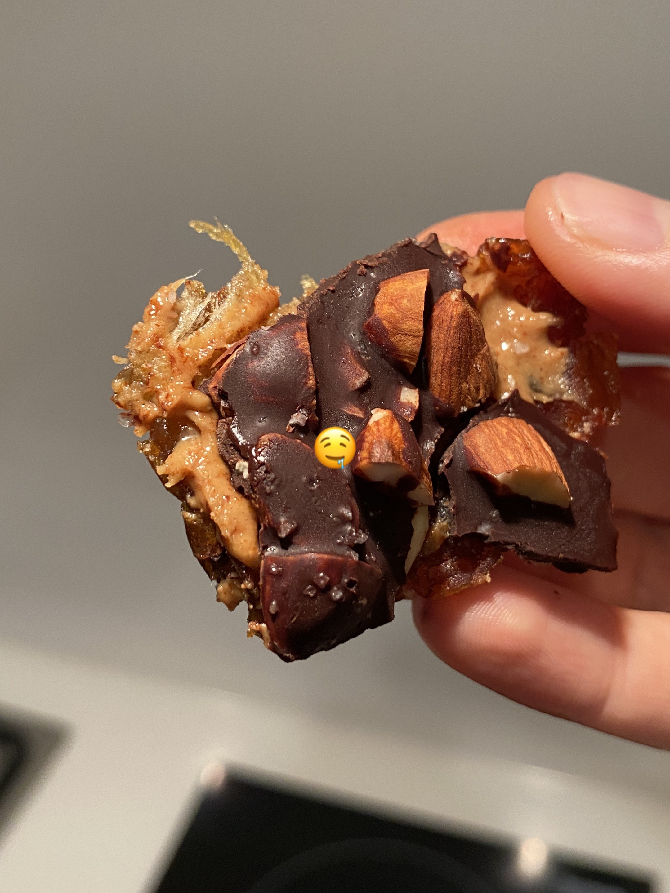 Viral Date Bark Recipe: Dark Chocolate, Nut Butter & Almonds for Ramadan