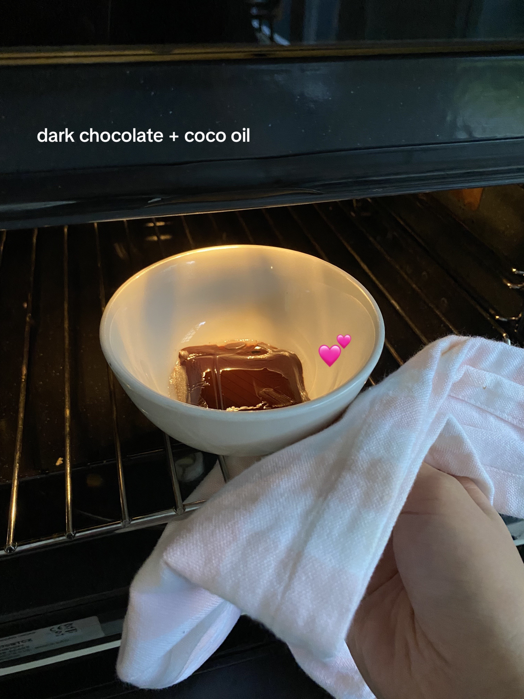 Viral Date Bark Recipe: Dark Chocolate, Nut Butter & Almonds for Ramadan
