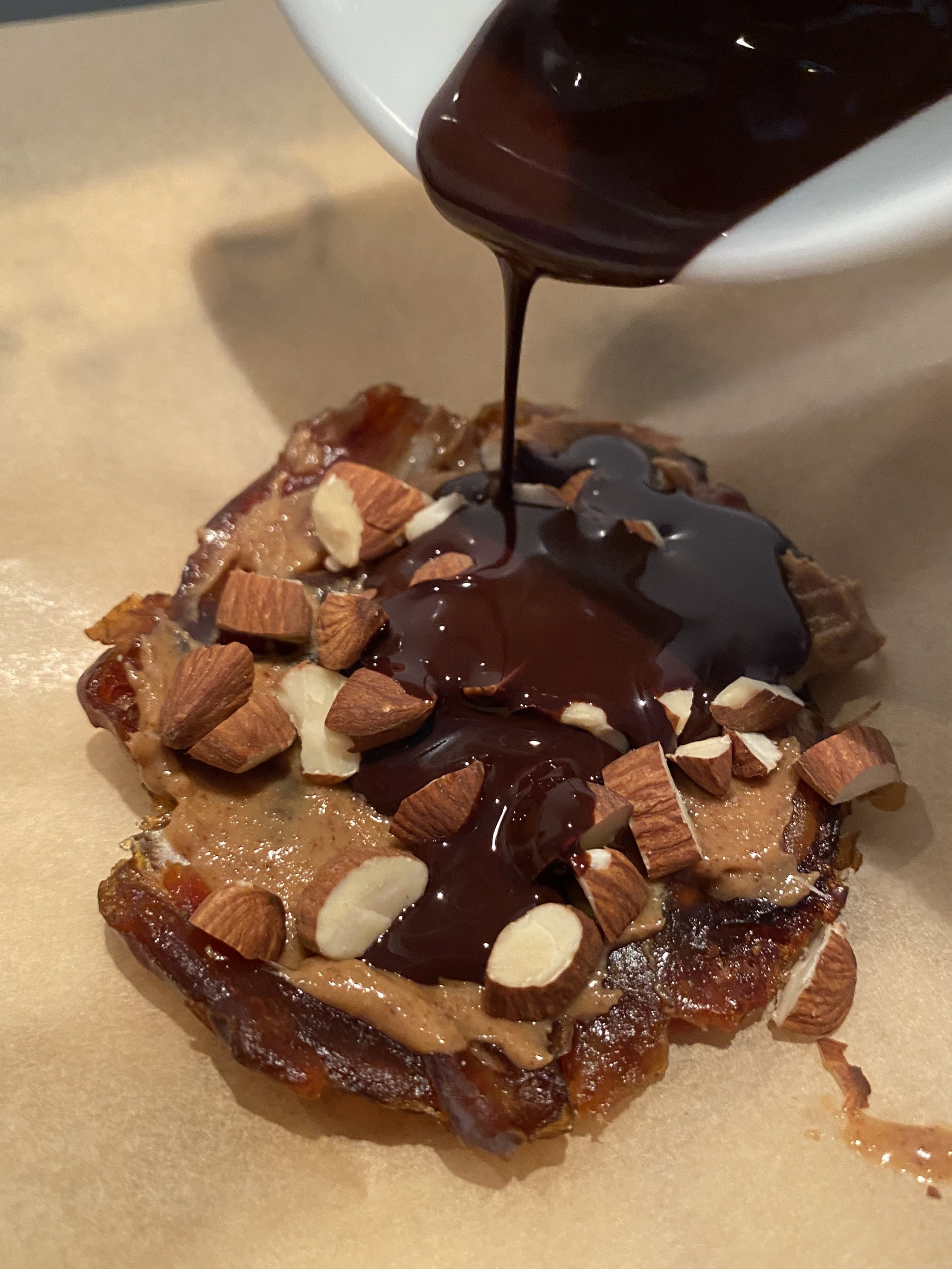 Viral Date Bark Recipe: Dark Chocolate, Nut Butter & Almonds for Ramadan