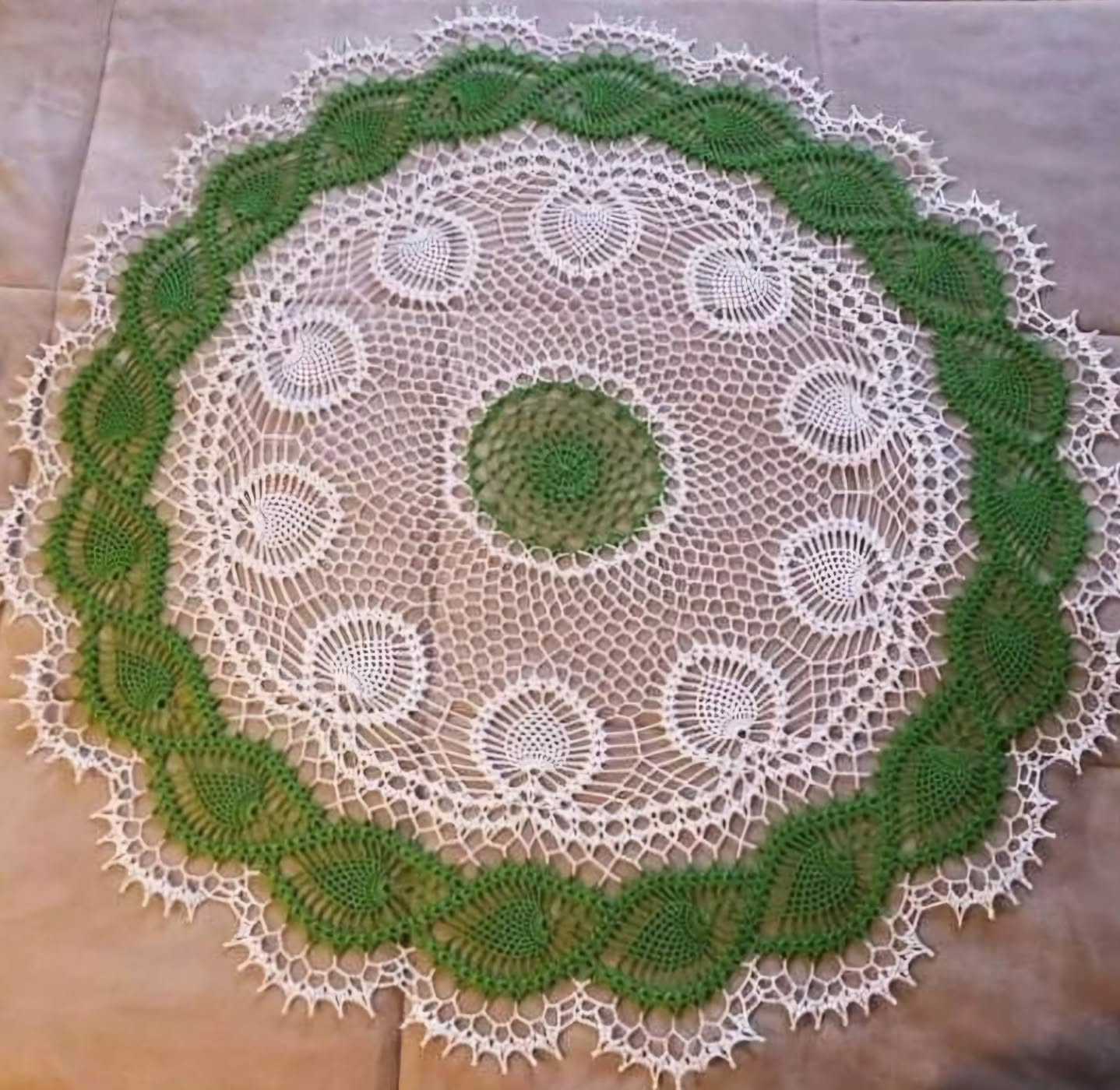 Vòng tròn móc len hình hoa dứa với biểu đồ hướng dẫn chi tiết