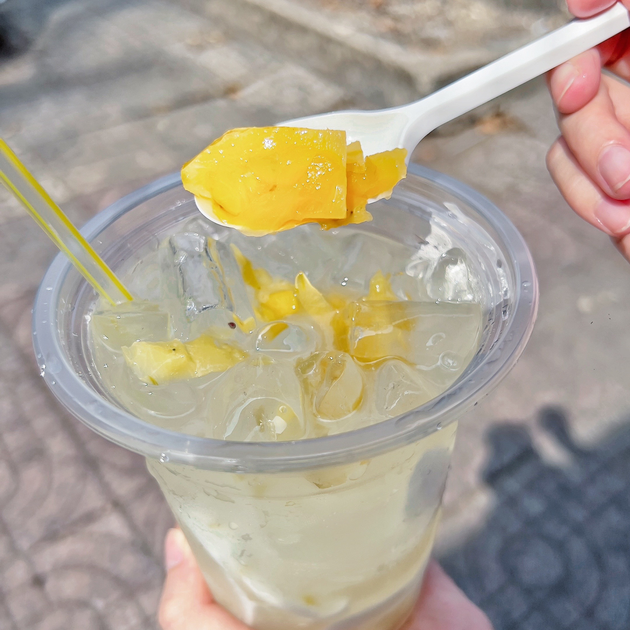 Xe dừa tắc có chỗ 8 chuyện, giá 18k/lý với cơm dừa vừa phải và mút thơm