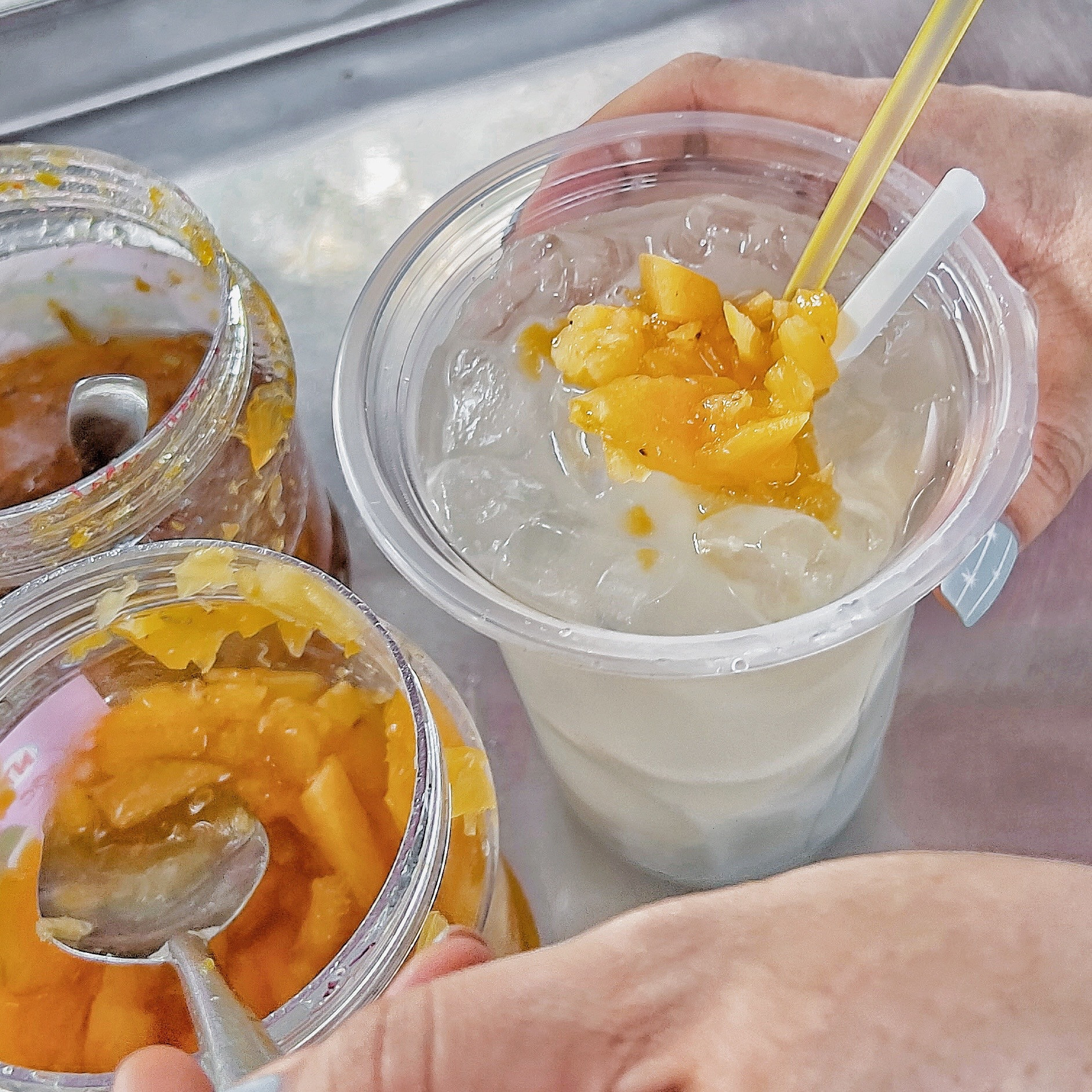 Xe dừa tắc có chỗ 8 chuyện, giá 18k/lý với cơm dừa vừa phải và mút thơm