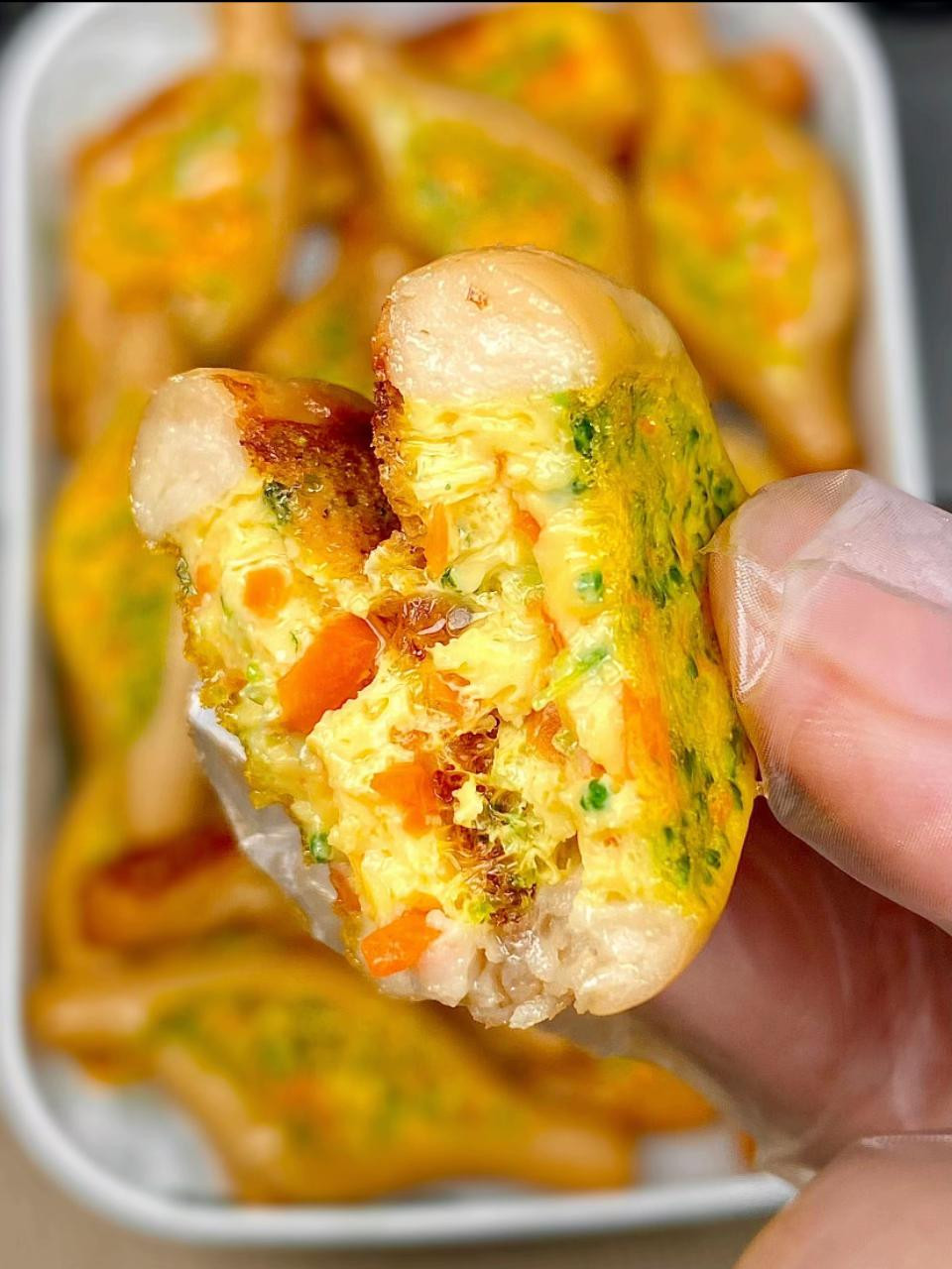 Xúc xích nhân trứng rau củ siêu ngon cho bé